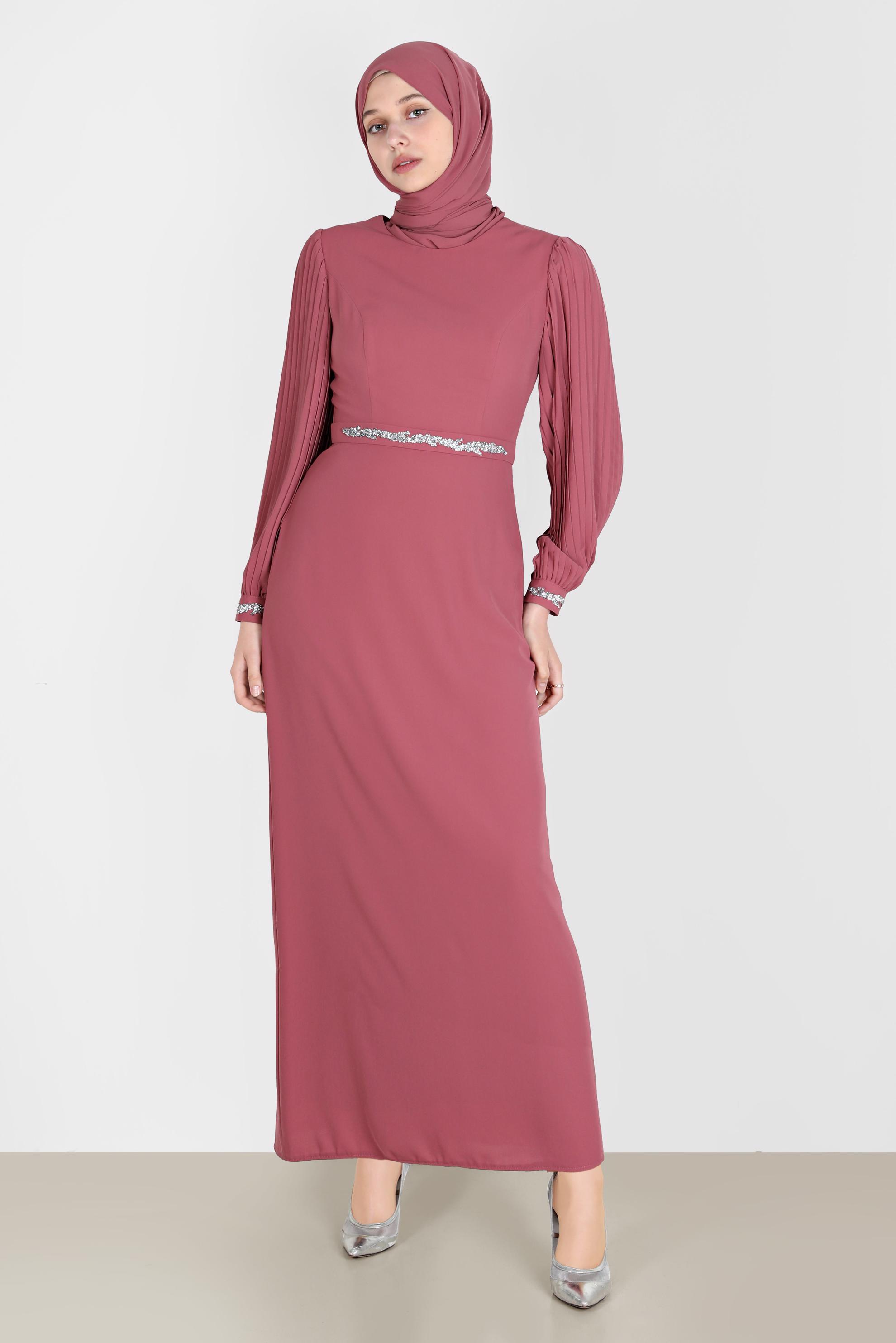 Tesettür giyim PEMBE KOLLARI PİLİSELİ TAŞ İŞLEMELİ ELBİSE 42592