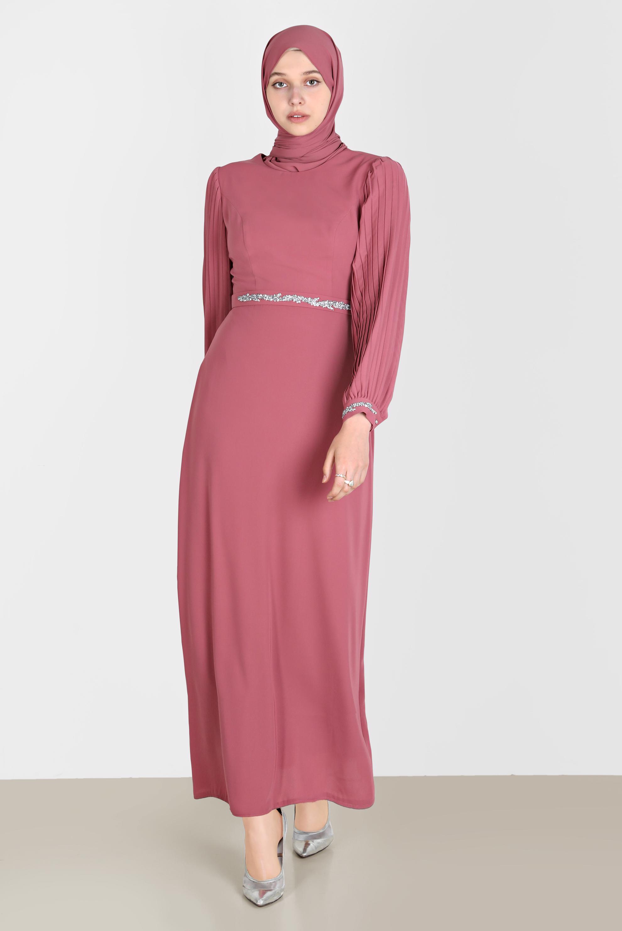 Tesettür giyim PEMBE KOLLARI PİLİSELİ TAŞ İŞLEMELİ ELBİSE 42592