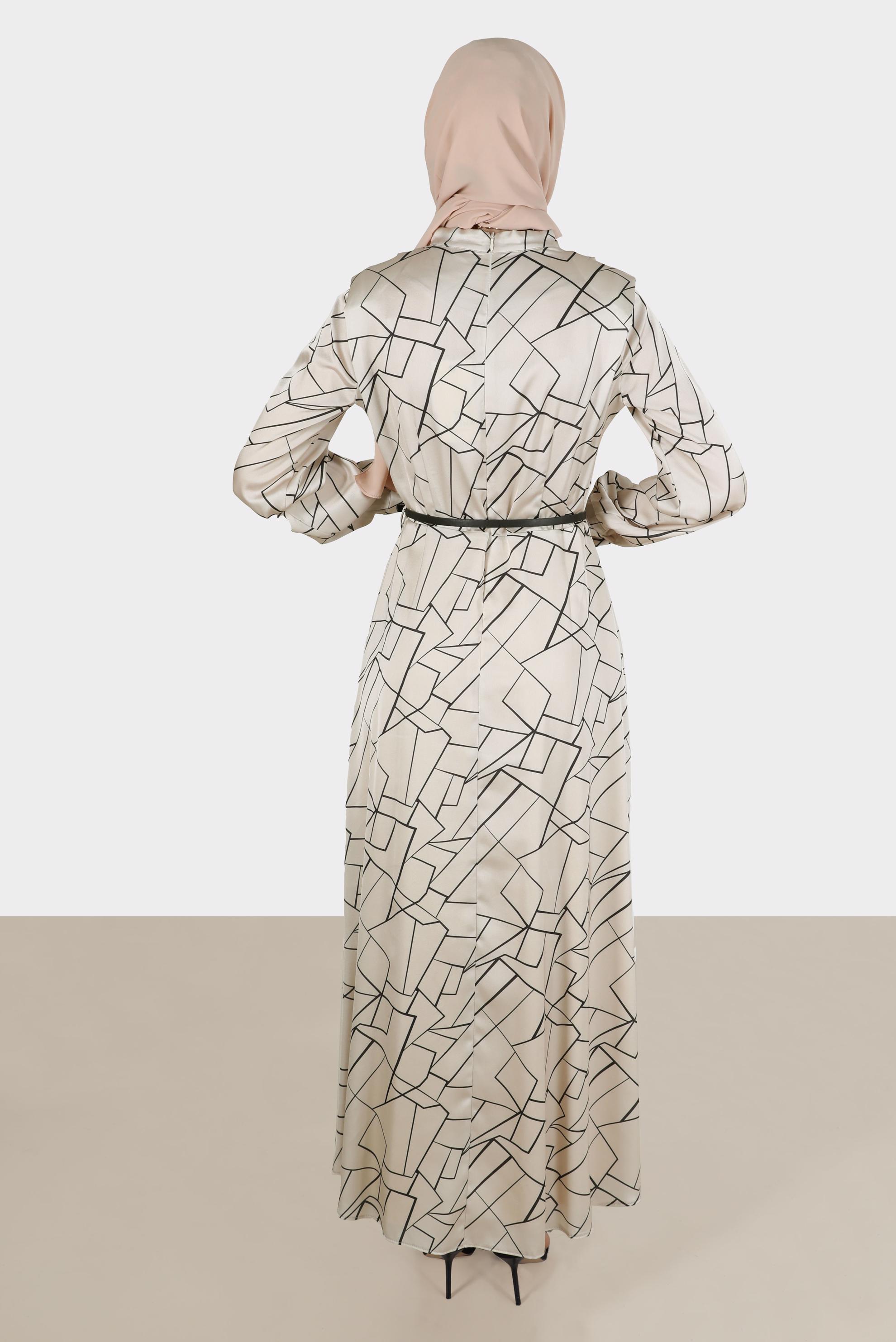Tesettür giyim BEJ GEOMETRİK ŞEKİLLİ VATKALI SATEN ELBİSE 42609 