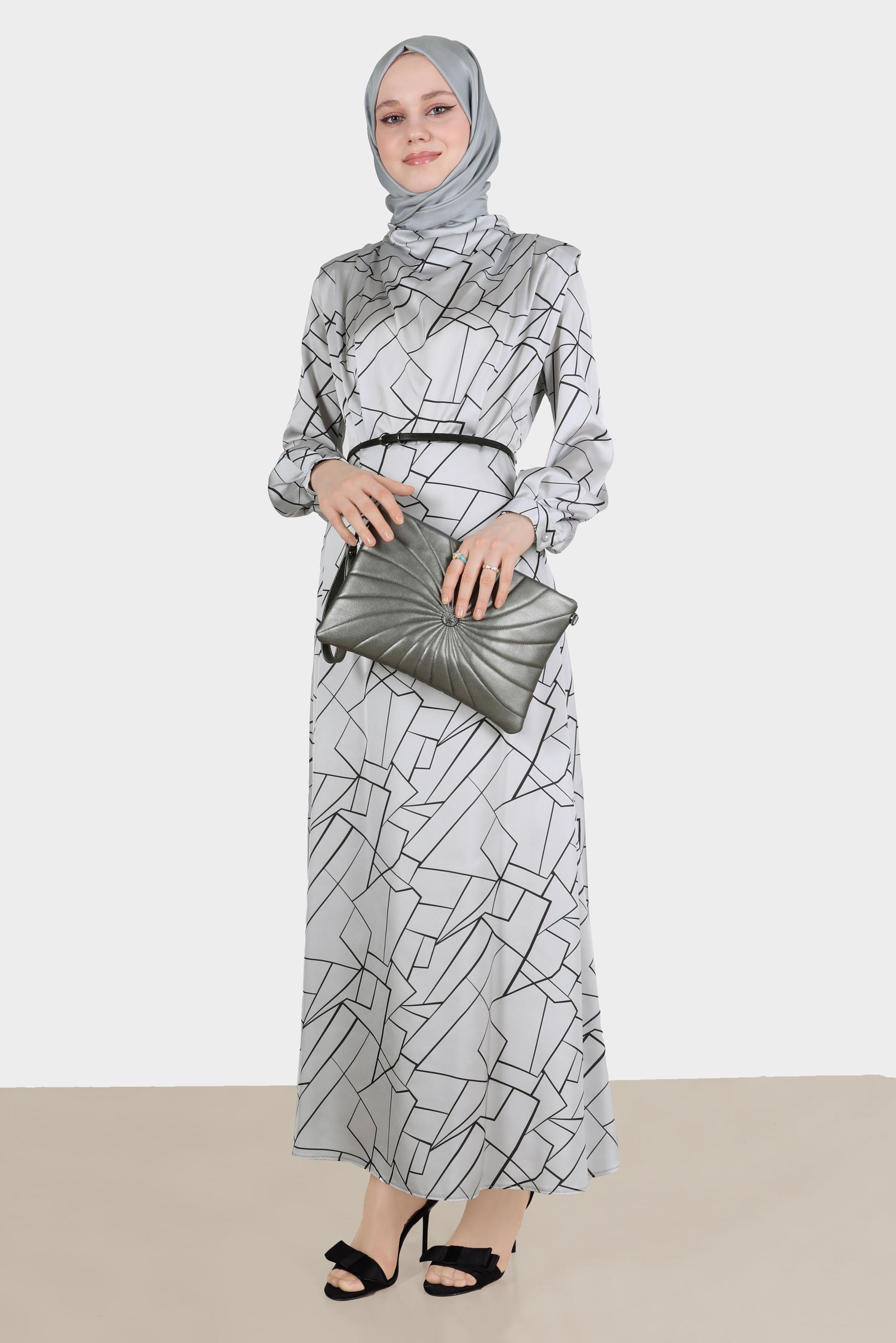 Tesettür giyim GRİ GEOMETRİK ŞEKİLLİ VATKALI SATEN ELBİSE 42609 