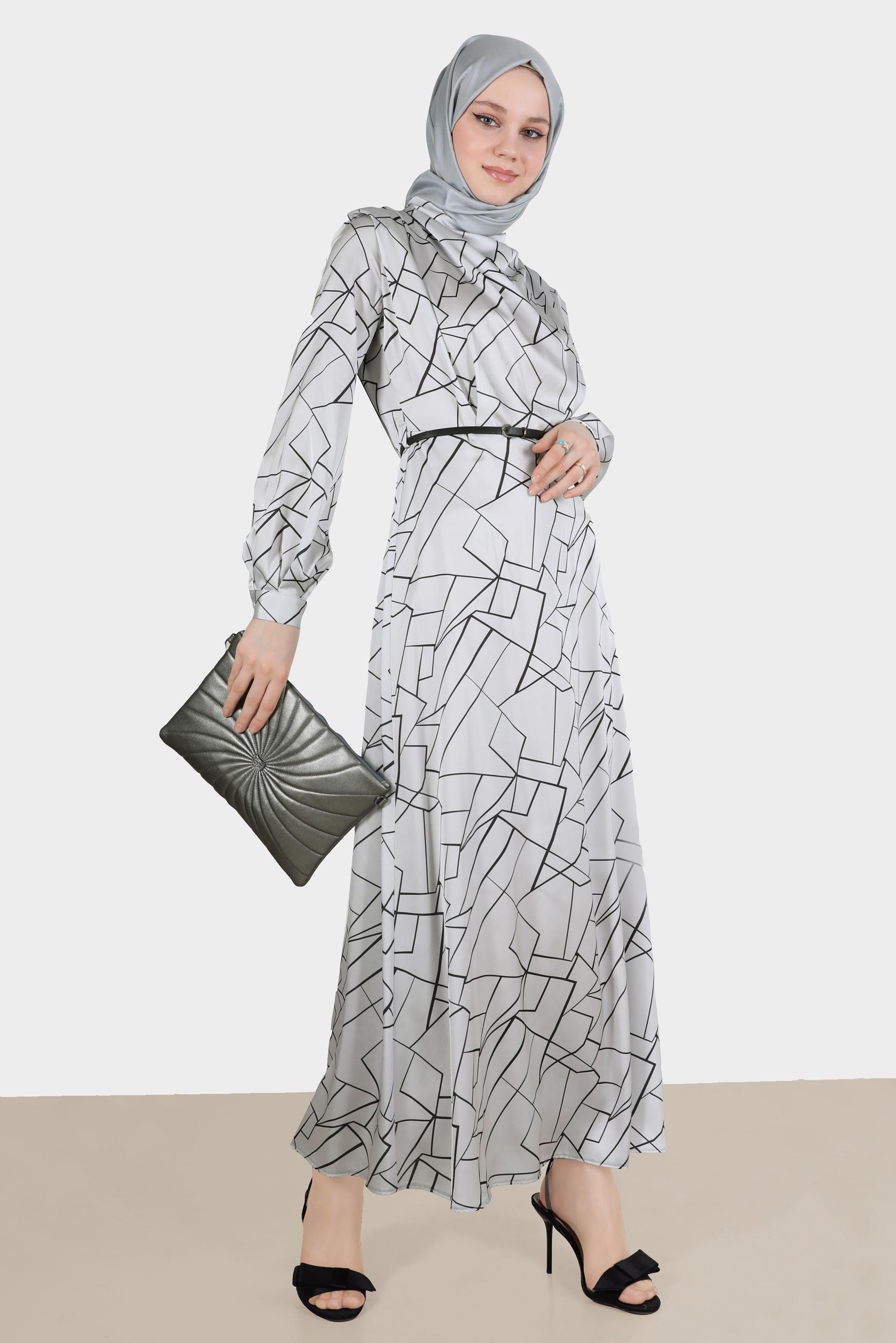 Tesettür giyim GRİ GEOMETRİK ŞEKİLLİ VATKALI SATEN ELBİSE 42609 