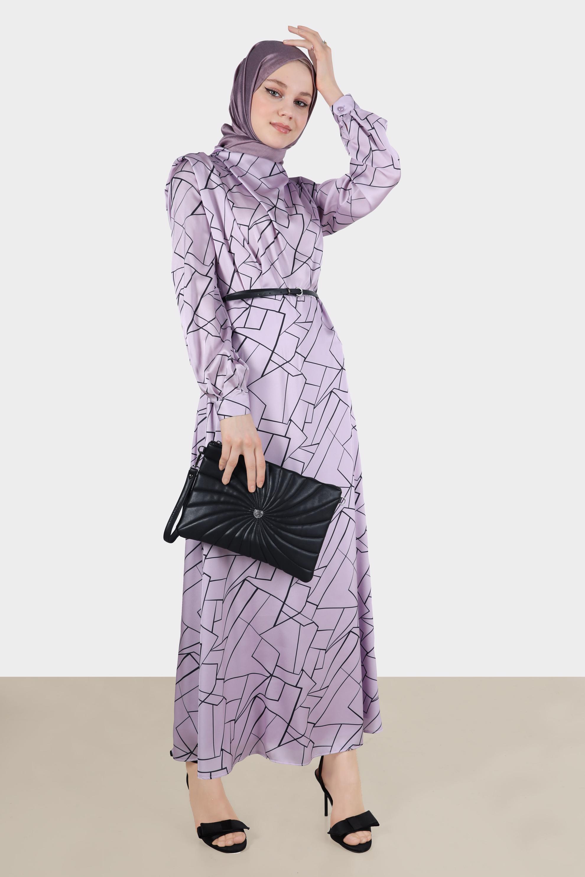 Tesettür giyim MOR GEOMETRİK ŞEKİLLİ VATKALI SATEN ELBİSE 42609 