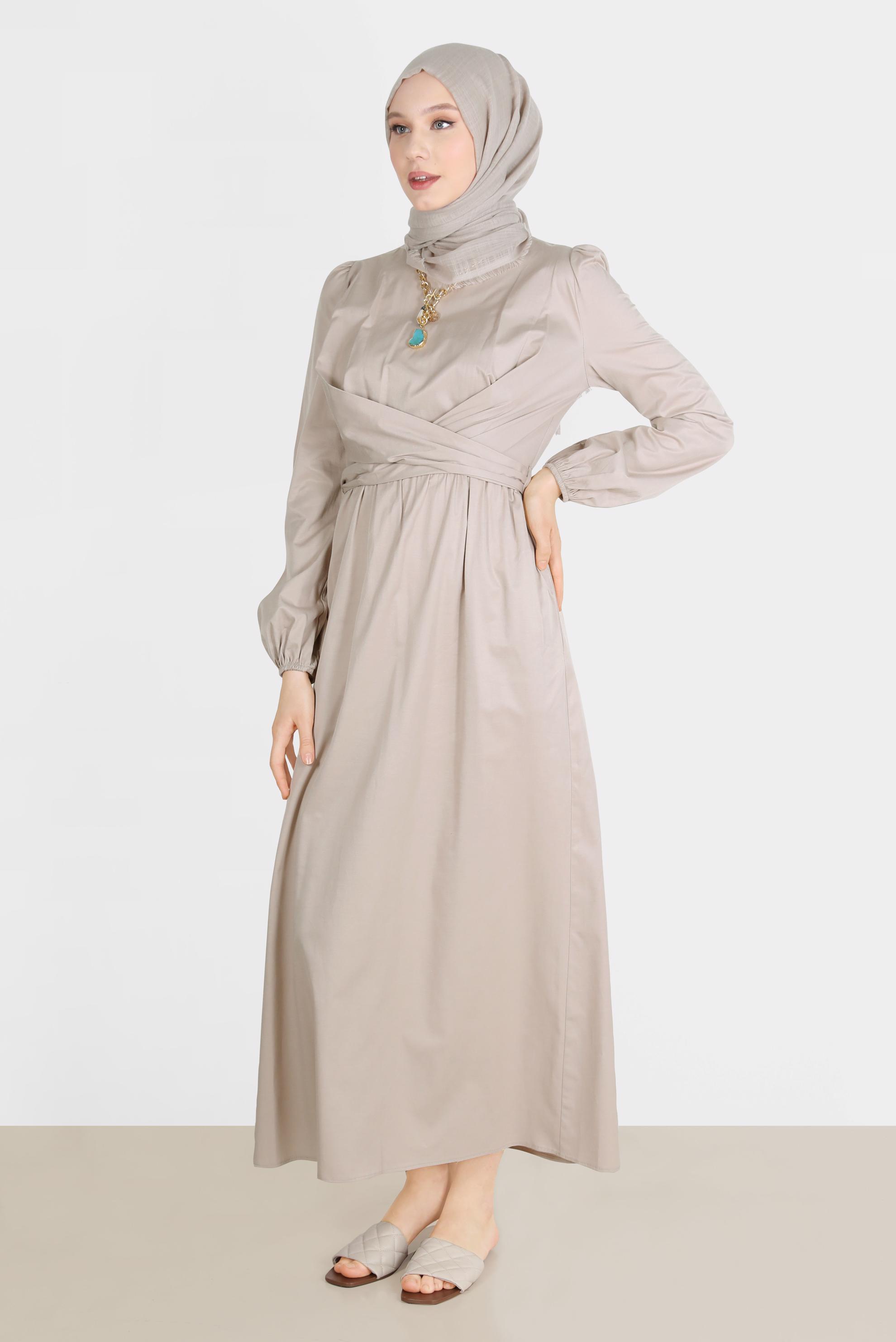 Tesettür giyim BEJ ÇAPRAZ BAĞLAMALI ELBİSE 42611