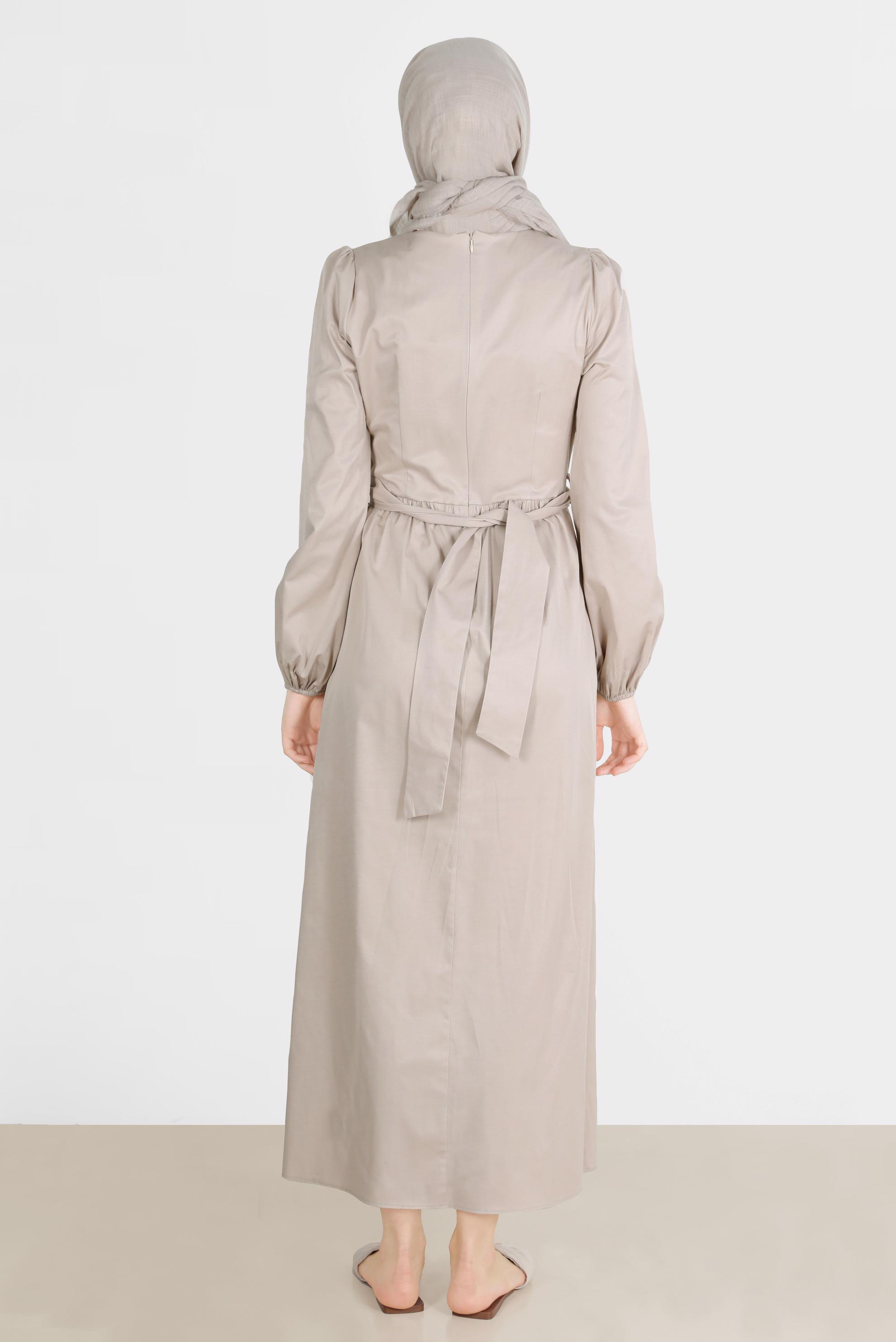 Tesettür giyim BEJ ÇAPRAZ BAĞLAMALI ELBİSE 42611