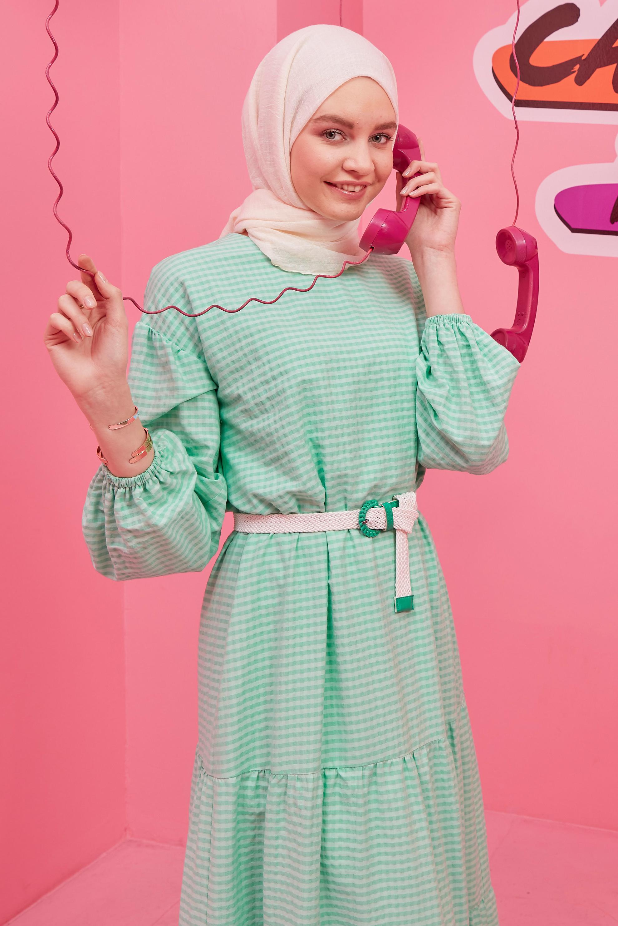 Tesettür giyim YEŞİL PÖTİKARE DESENLİ KEMERLİ ELBİSE 42613	