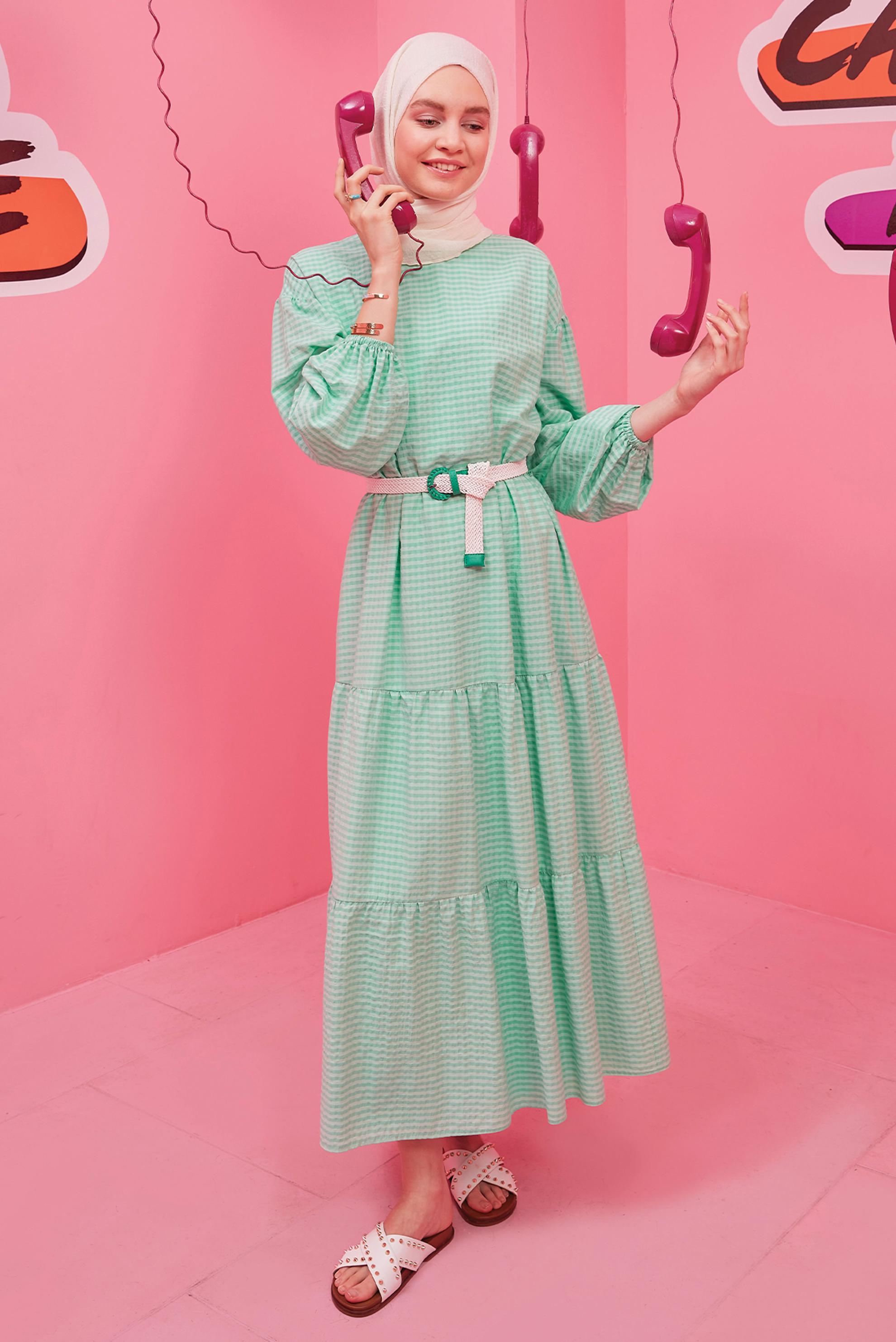 Tesettür giyim YEŞİL PÖTİKARE DESENLİ KEMERLİ ELBİSE 42613	