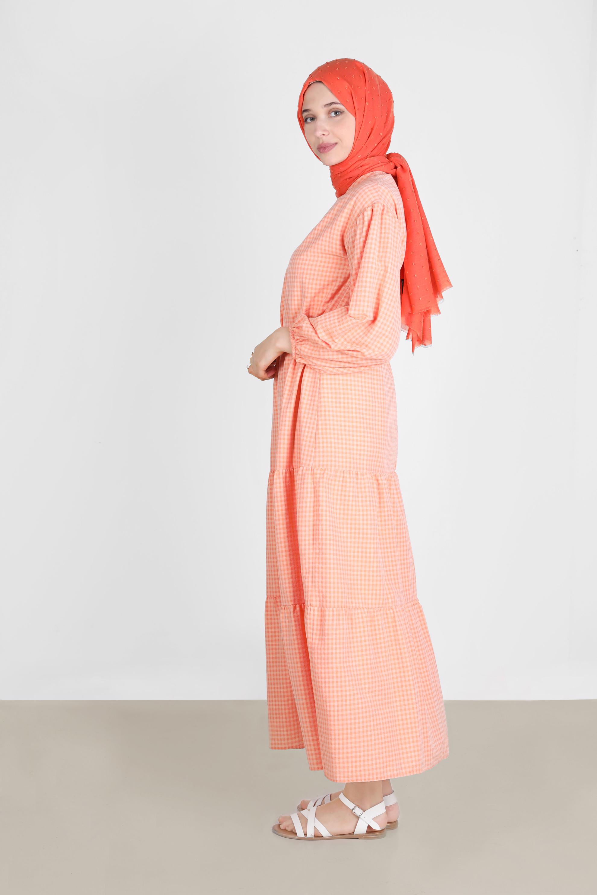 Tesettür giyim TURUNCU PÖTİKARE DESENLİ KEMERLİ ELBİSE 42613	