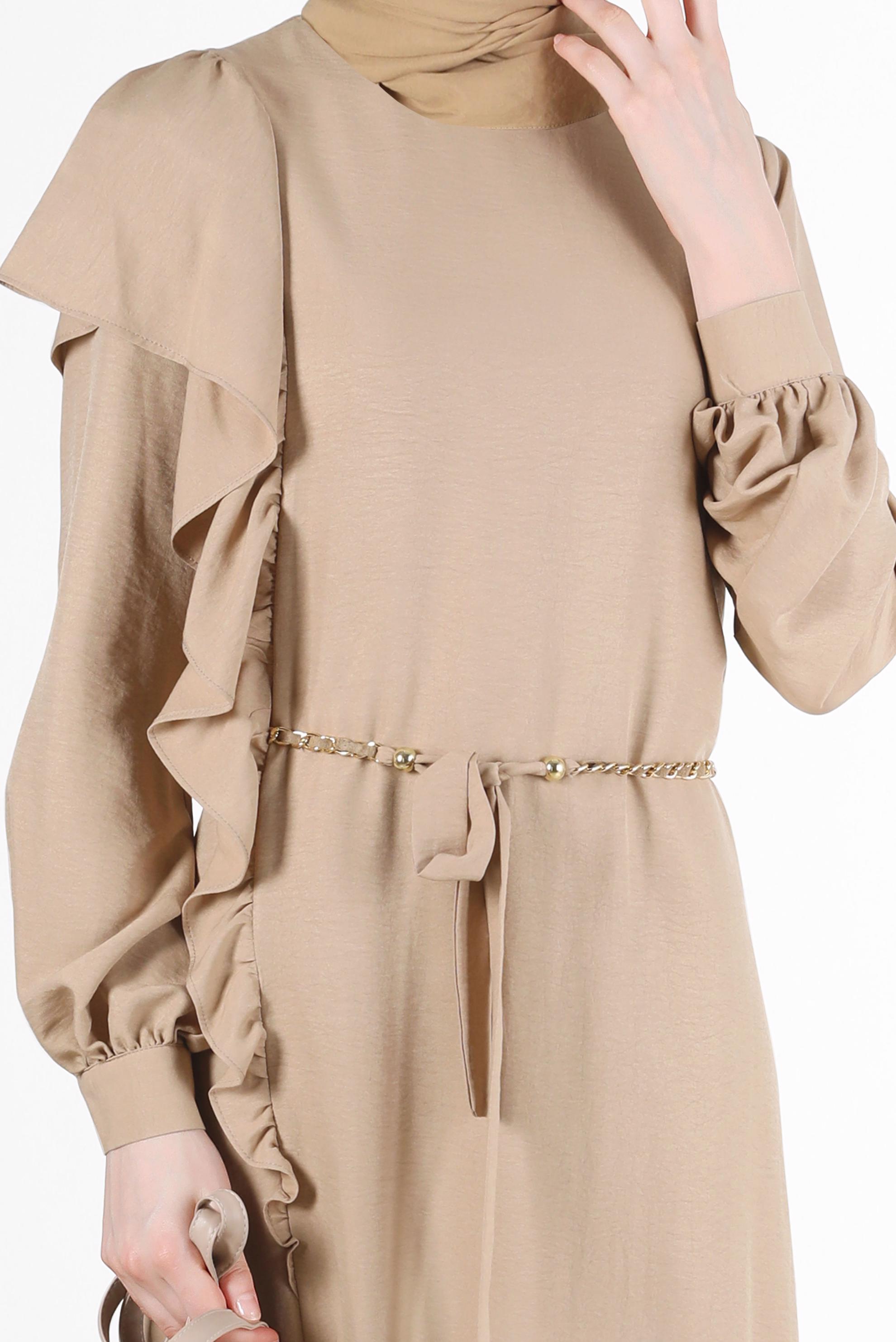 Tesettür giyim KAHVE VOLAN DETAYLI METAL KUŞAKLI ELBİSE 42619 