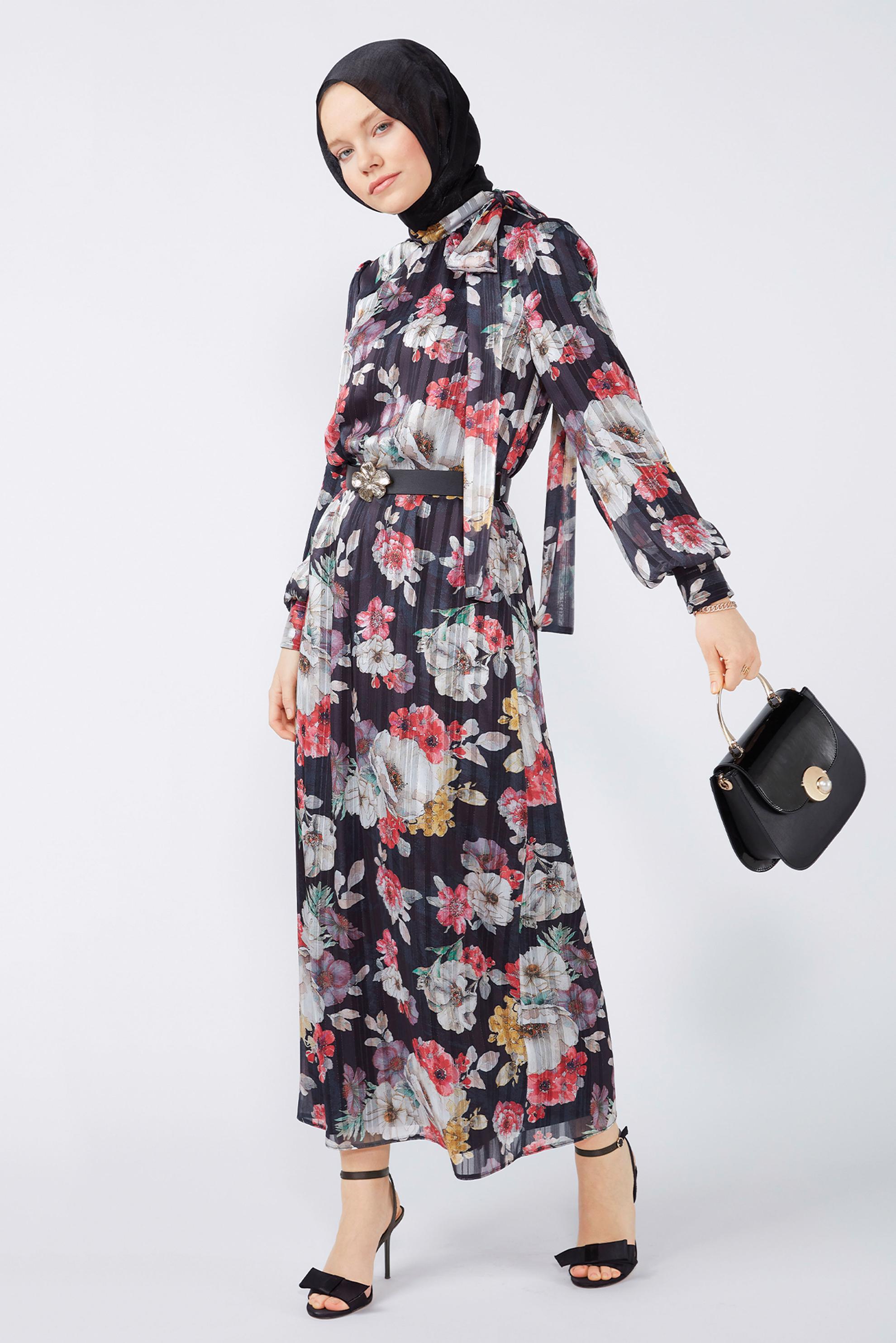 Tesettür giyim SİYAH FİYONK DETAYLI DESENLİ ŞİFON ELBİSE 42620 