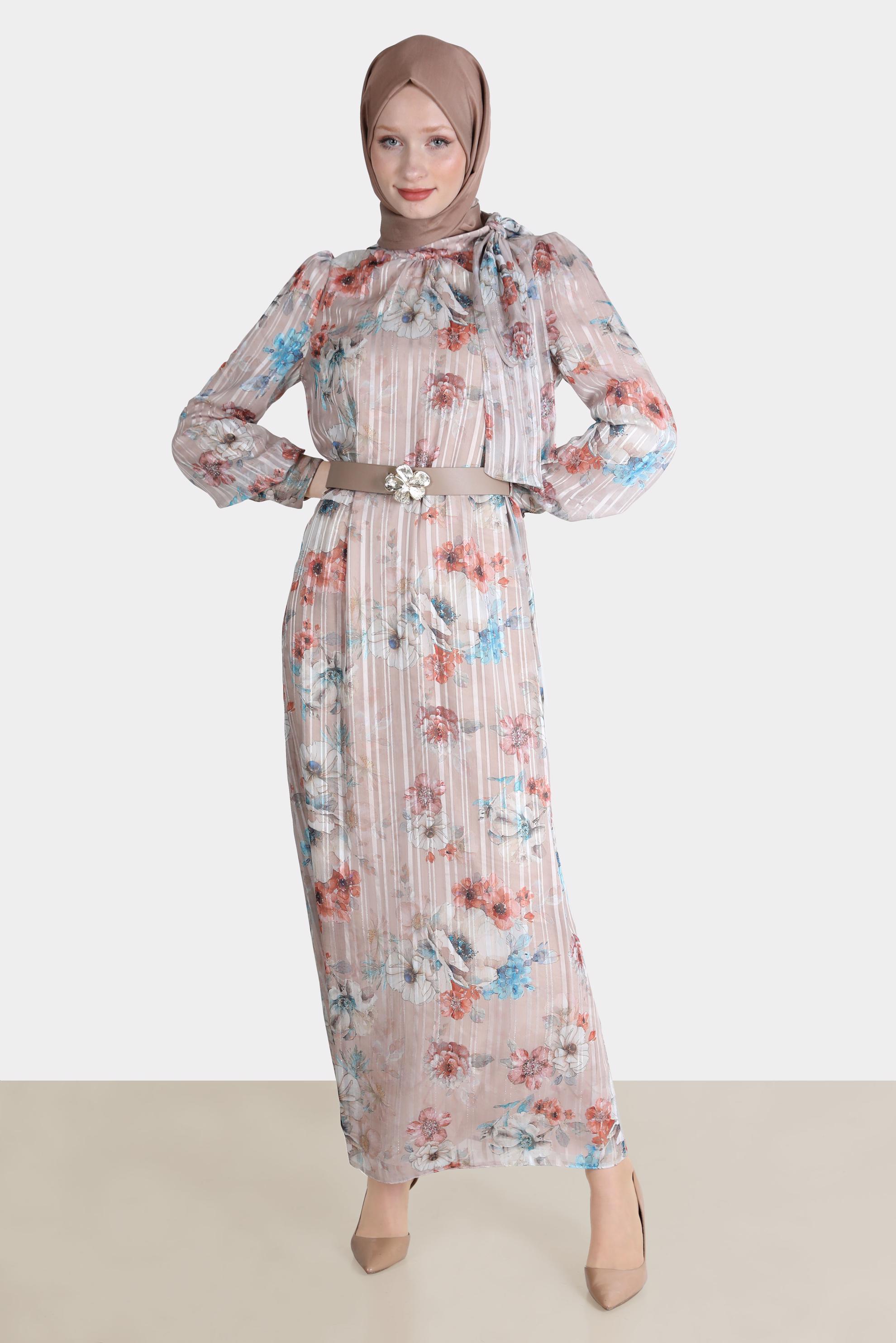 Tesettür giyim BEJ FİYONK DETAYLI DESENLİ ŞİFON ELBİSE 42620 