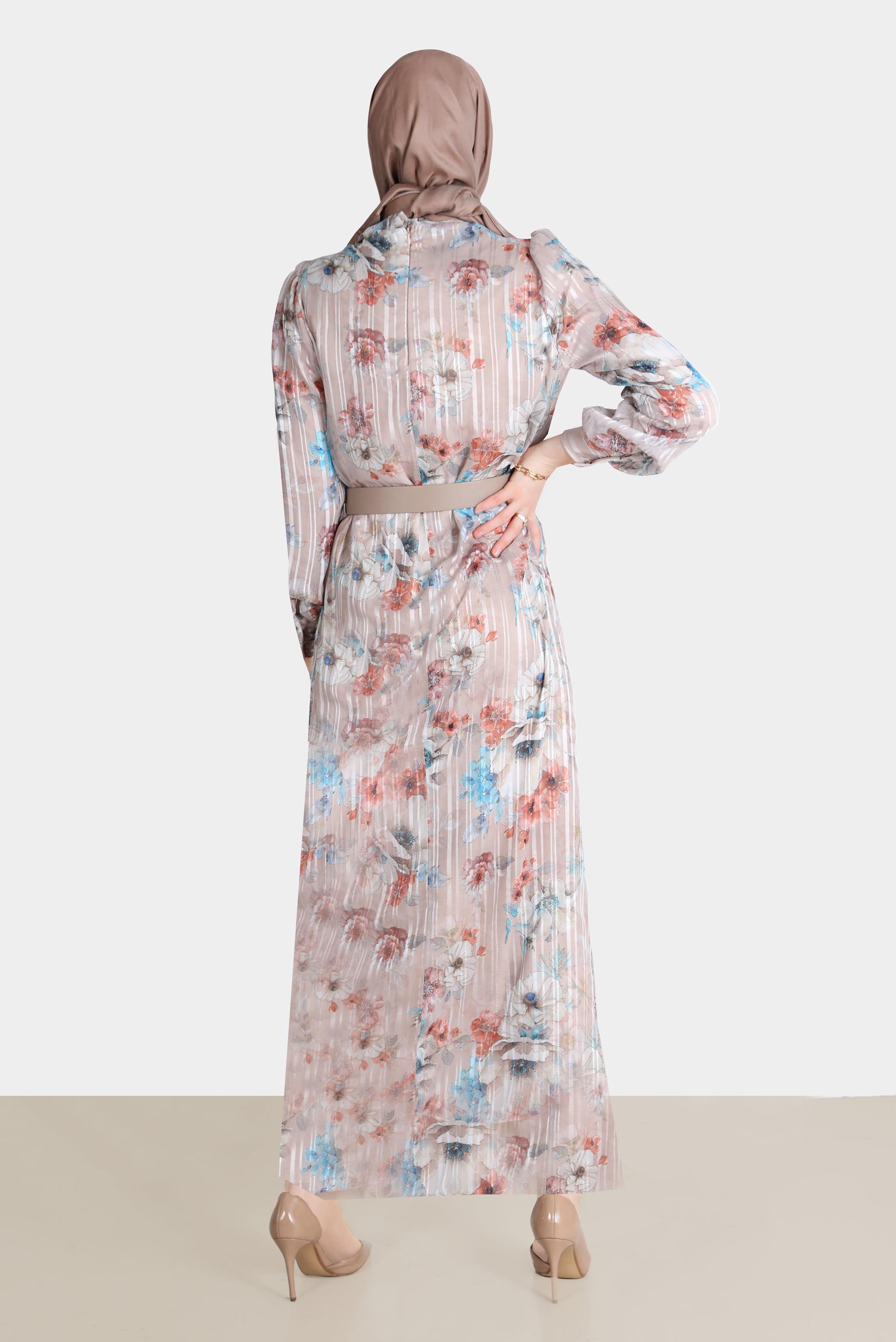 Tesettür giyim BEJ FİYONK DETAYLI DESENLİ ŞİFON ELBİSE 42620 