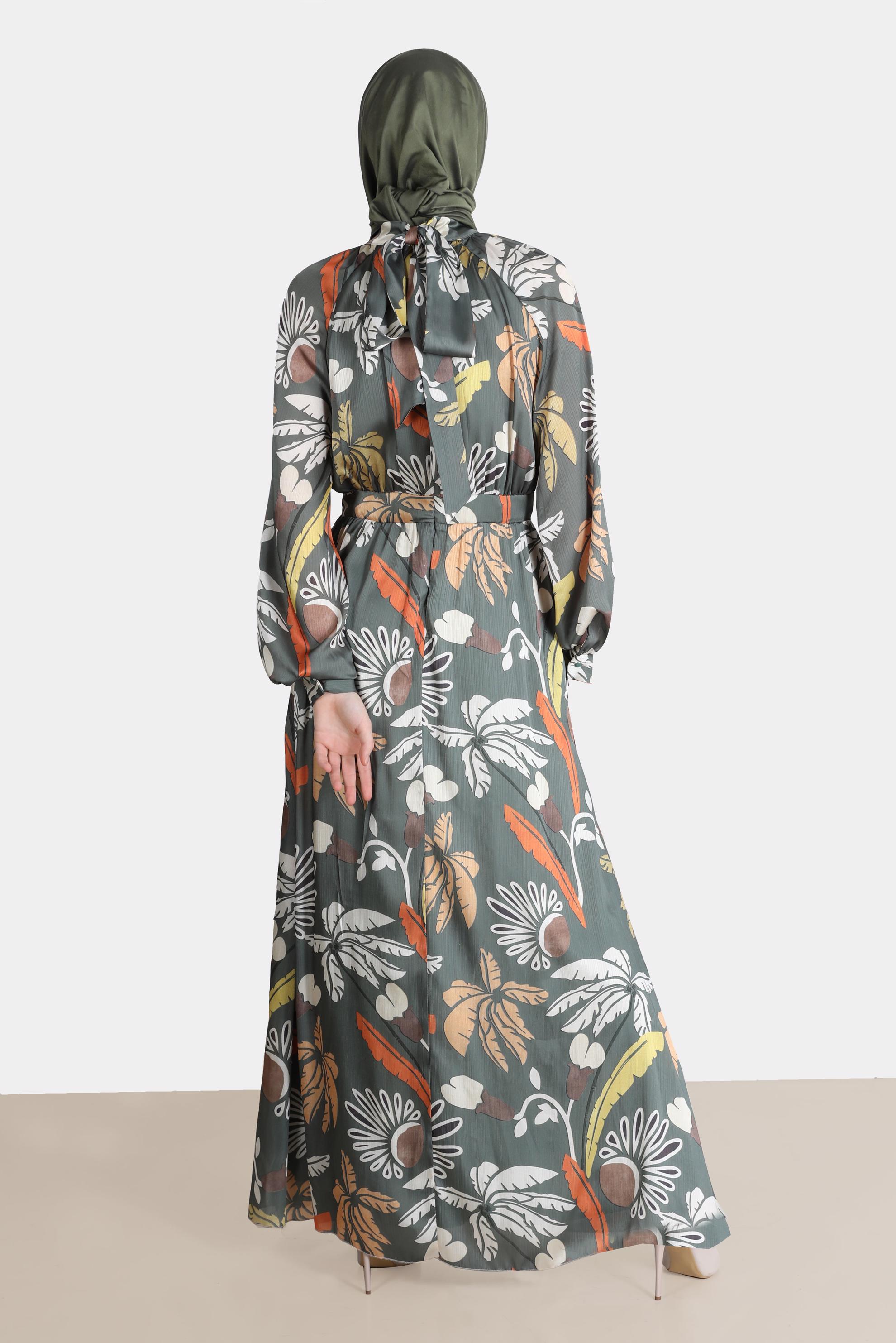 Tesettür giyim HAKİ BAĞLAMA DETAYLI DESENLİ ELBİSE 42621