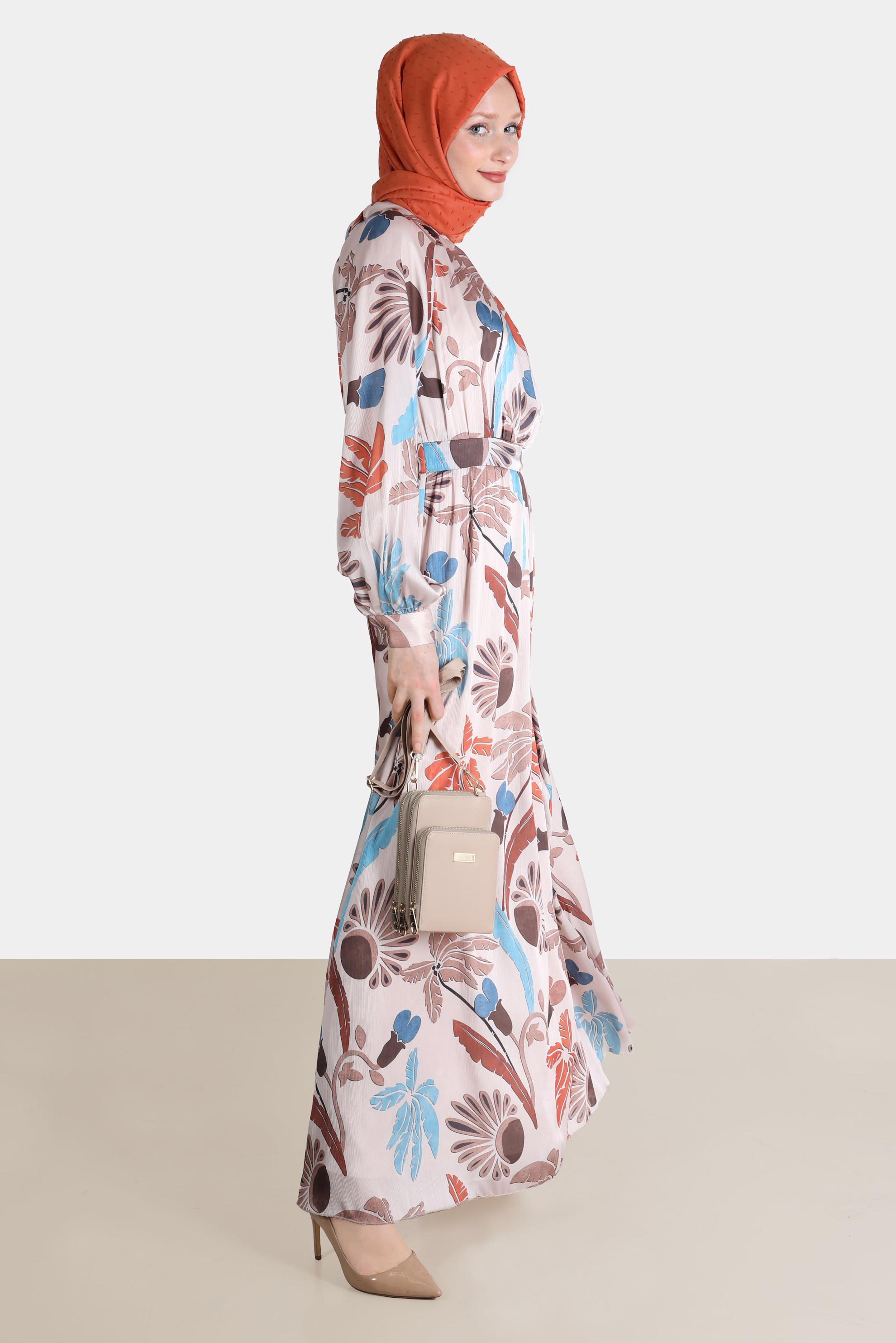 Tesettür giyim BEJ BAĞLAMA DETAYLI DESENLİ ELBİSE 42621