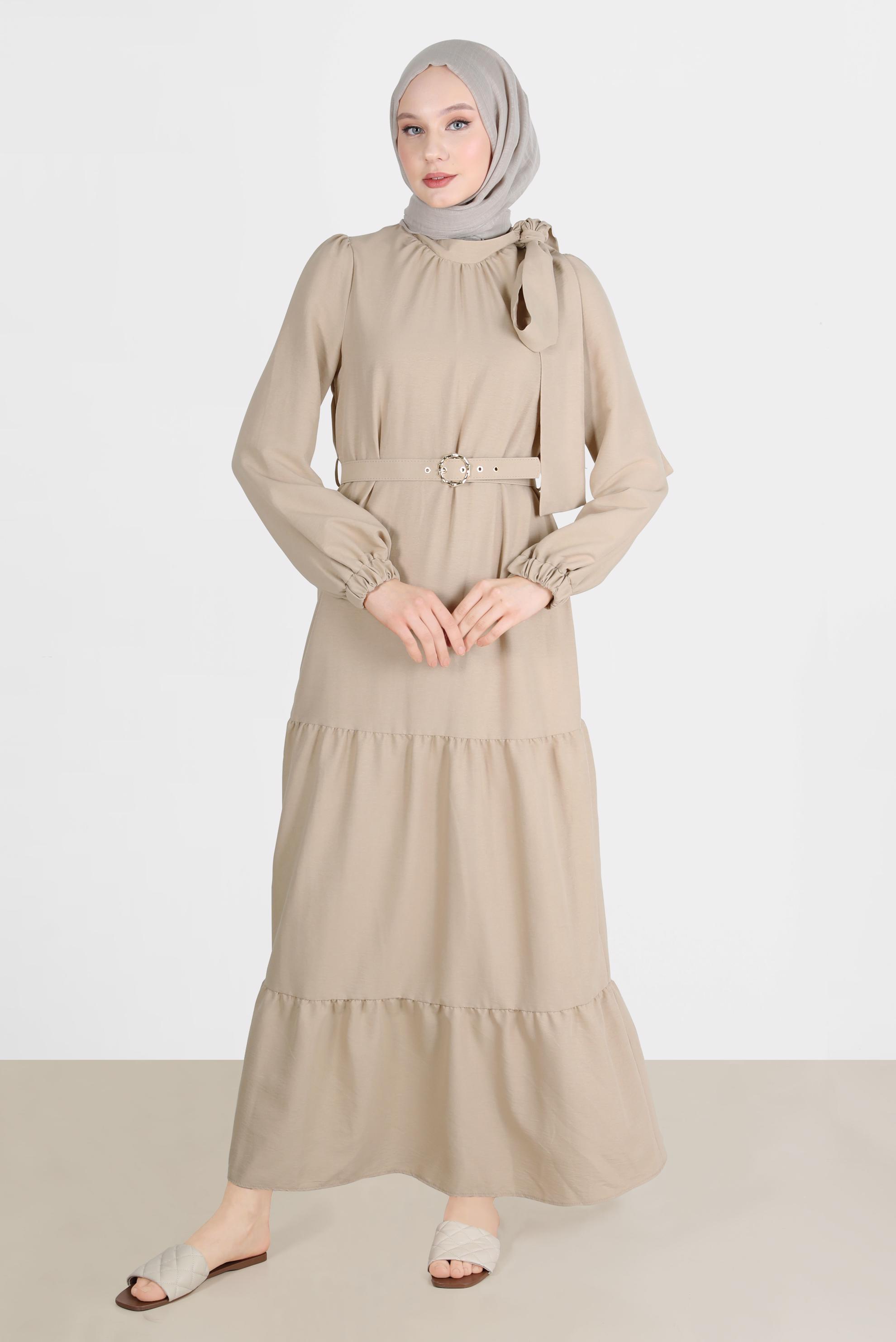 Tesettür giyim BEJ BAĞLAMA DETAYLI KEMERLİ ELBİSE 42622 
