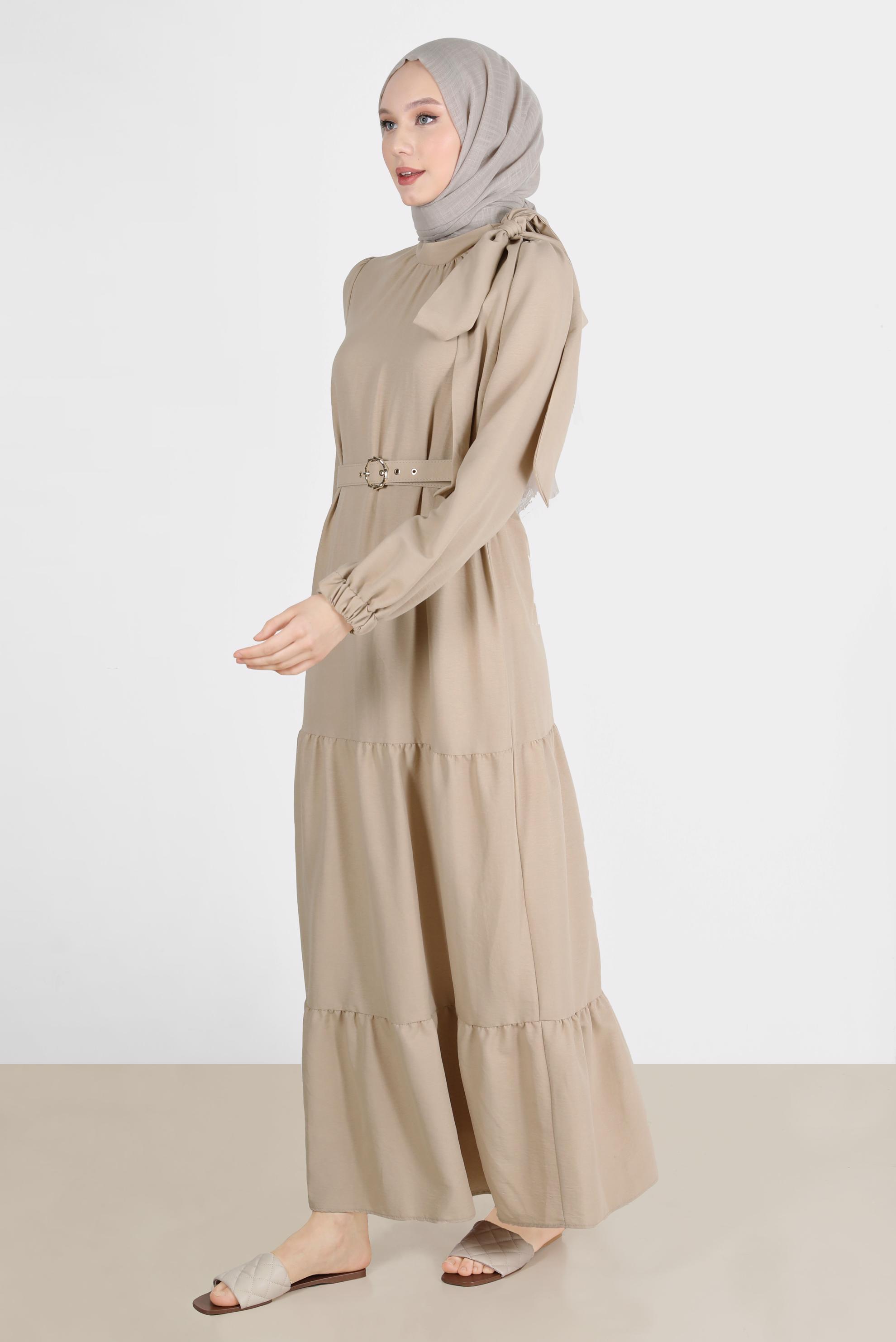 Tesettür giyim BEJ BAĞLAMA DETAYLI KEMERLİ ELBİSE 42622 