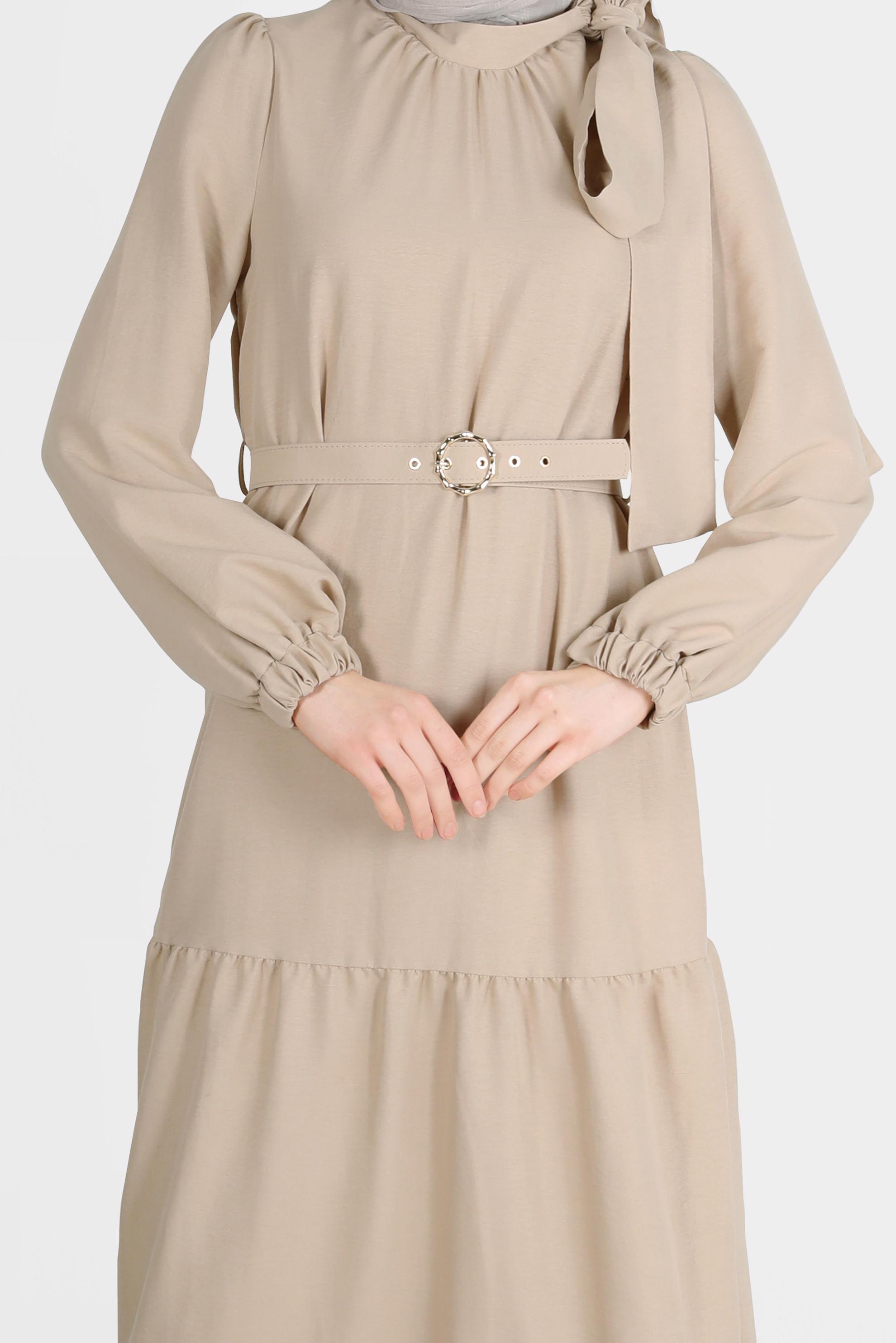 Tesettür giyim BEJ BAĞLAMA DETAYLI KEMERLİ ELBİSE 42622 