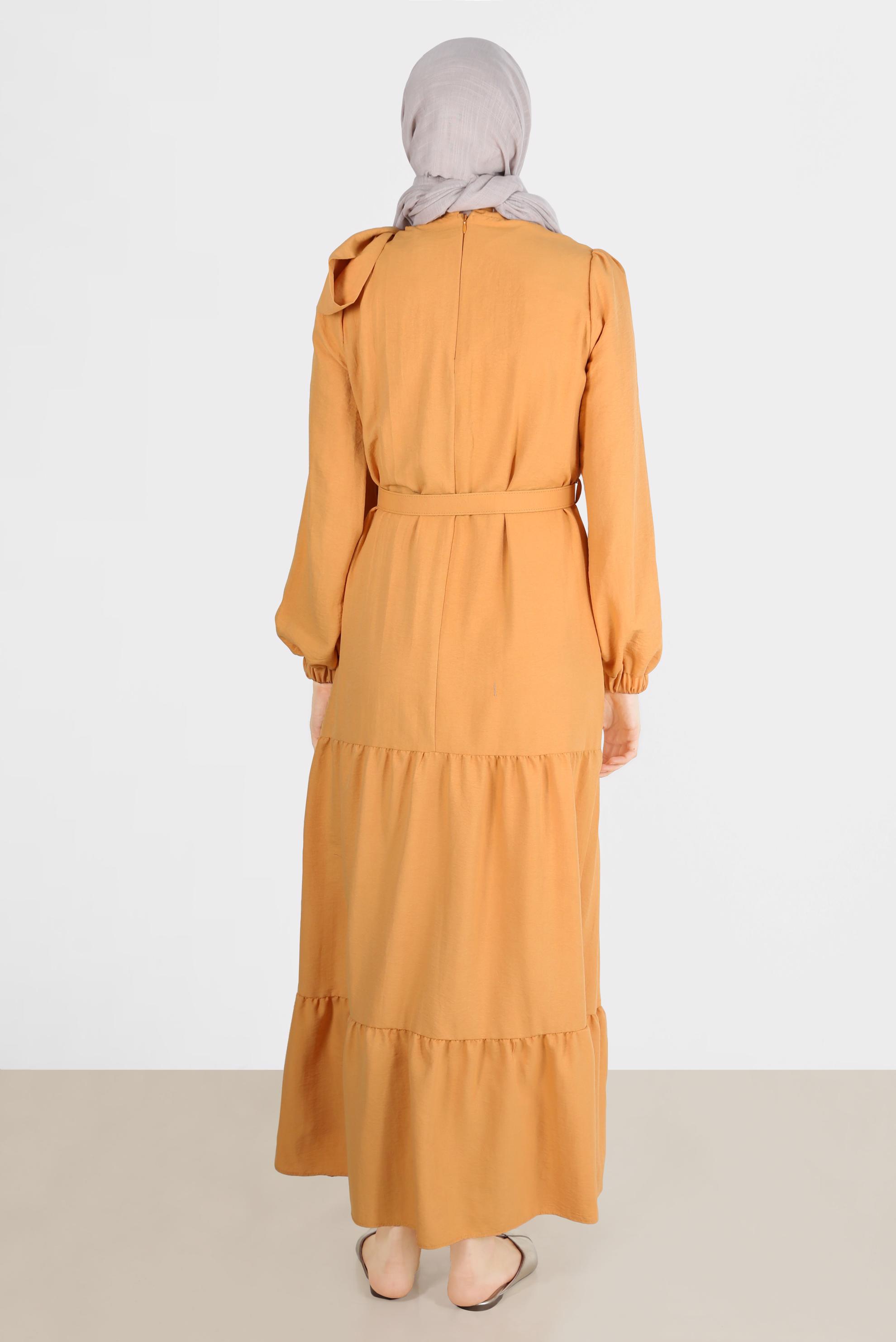 Tesettür giyim SARI BAĞLAMA DETAYLI KEMERLİ ELBİSE 42622 