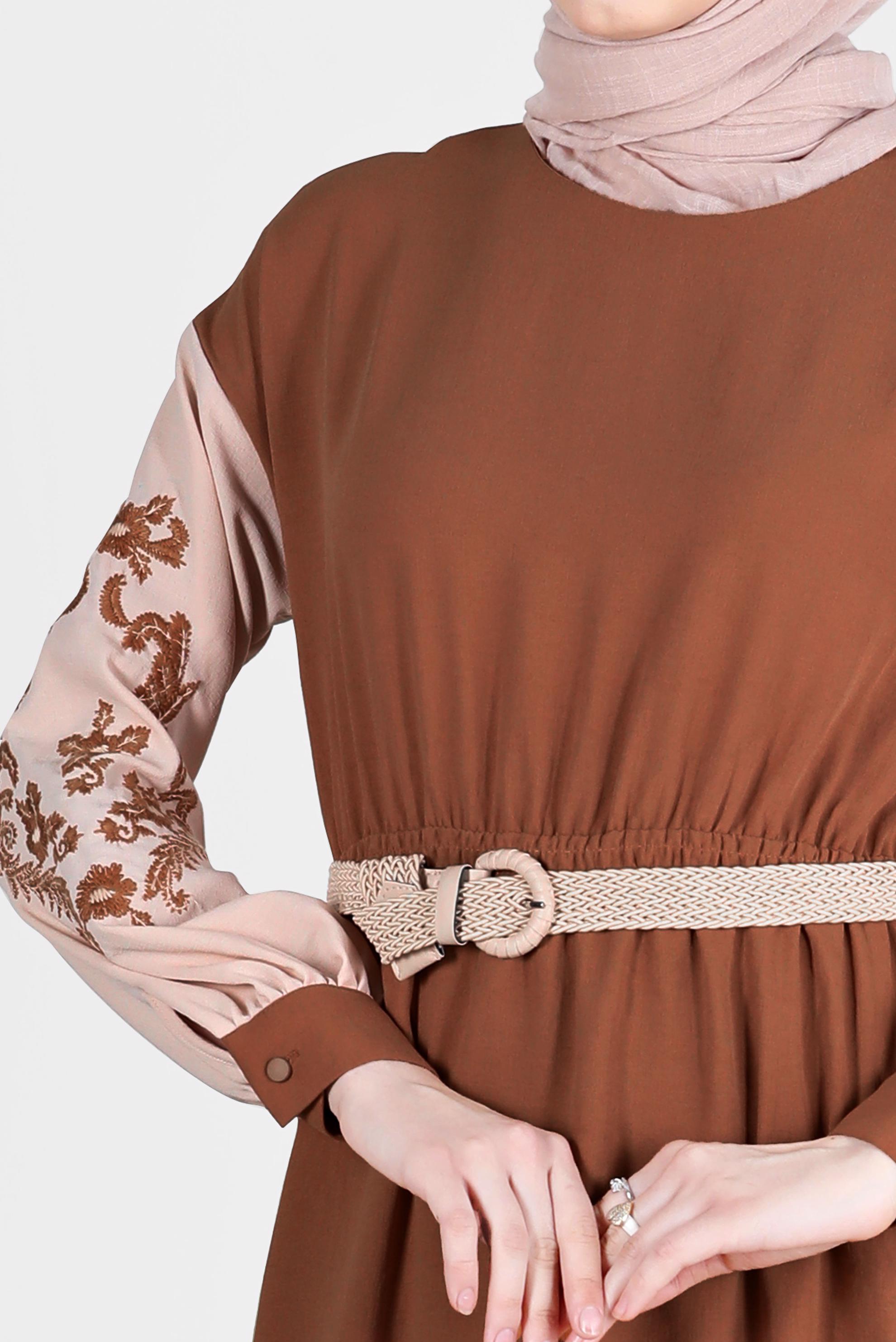 Tesettür giyim KAHVE KOLLARI NAKIŞLI ELBİSE 42623
