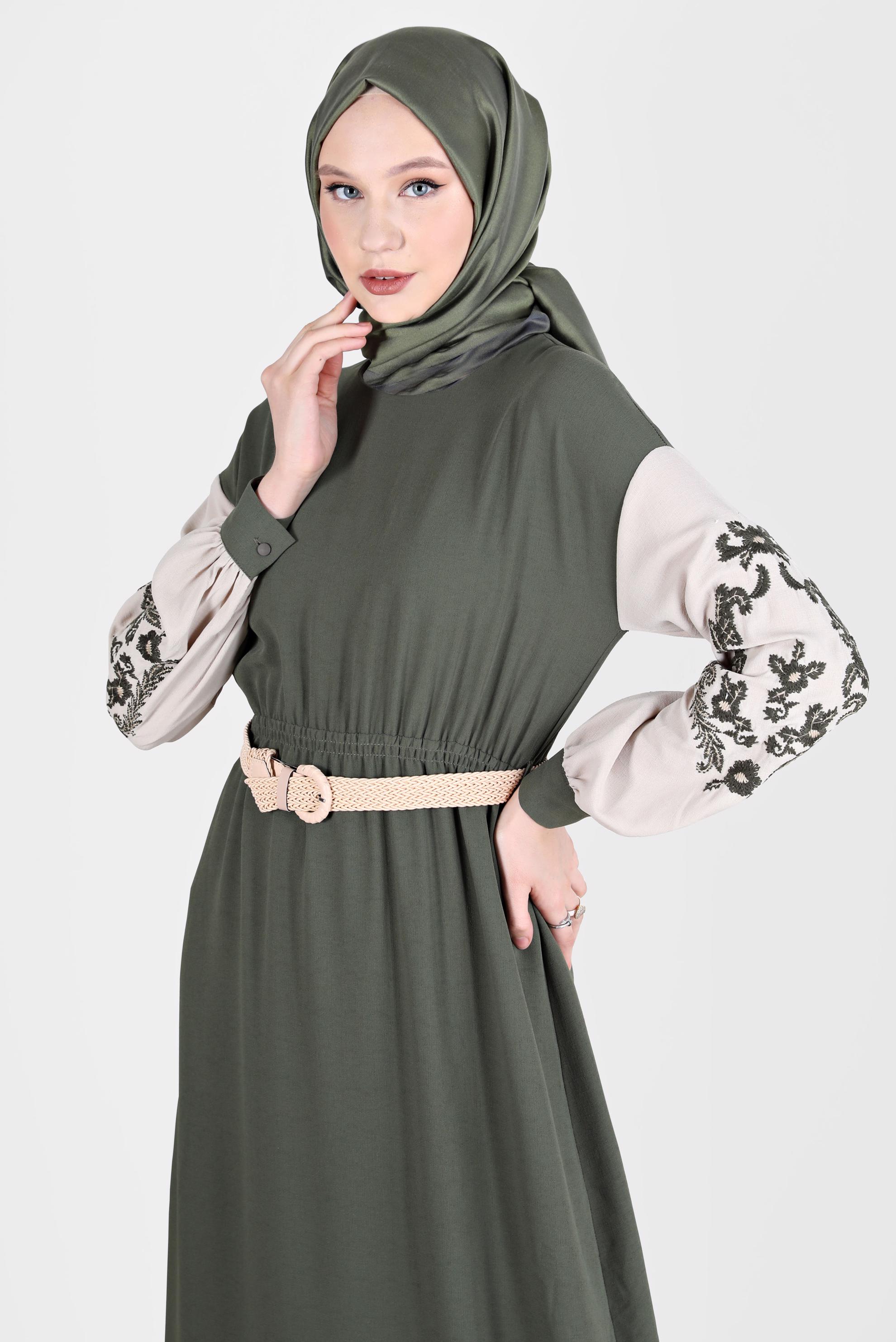 Tesettür giyim HAKİ KOLLARI NAKIŞLI ELBİSE 42623