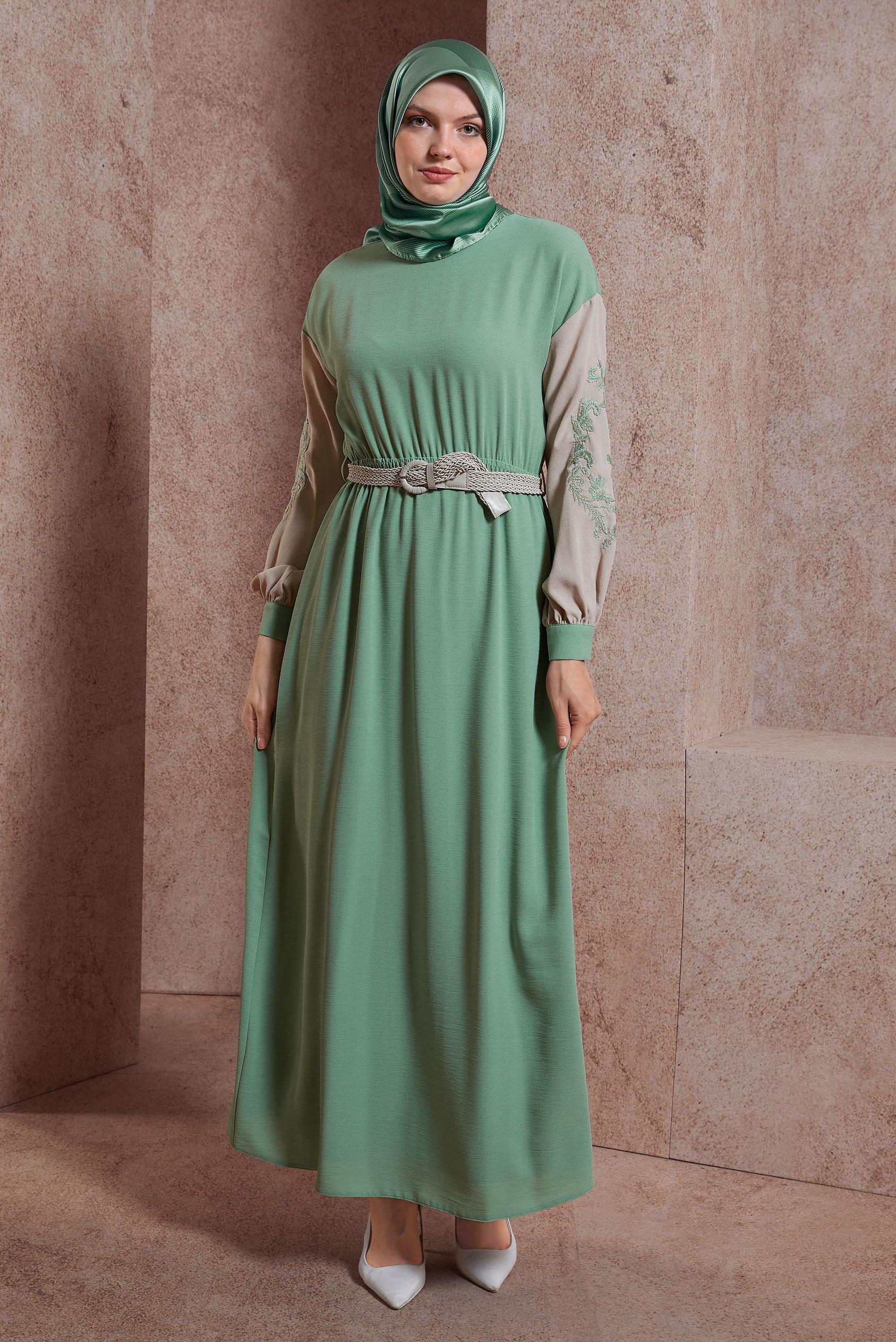 Tesettür giyim YEŞİL KOLLARI NAKIŞLI ELBİSE 42623