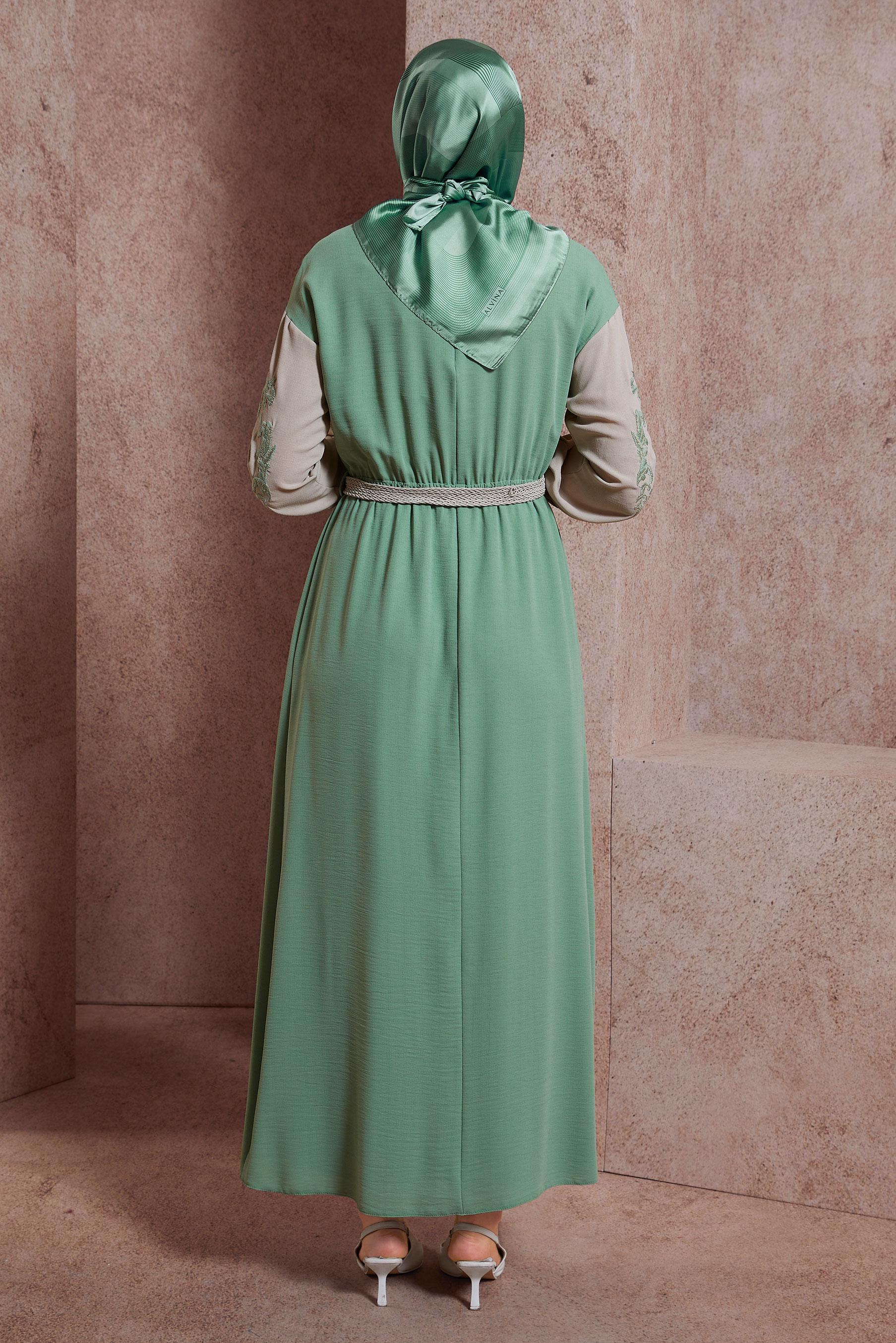 Tesettür giyim YEŞİL KOLLARI NAKIŞLI ELBİSE 42623