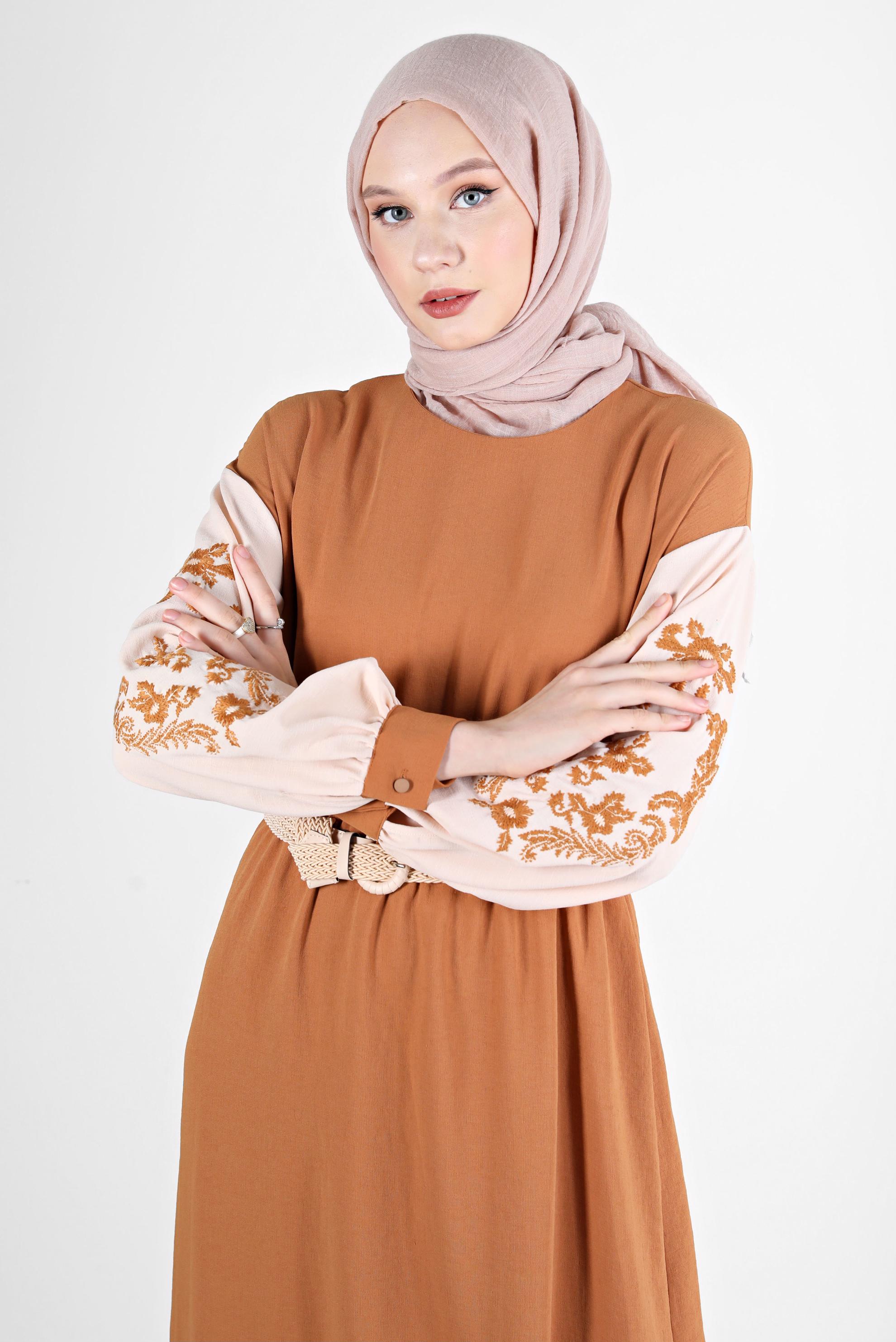 Tesettür giyim KAHVE KOLLARI NAKIŞLI ELBİSE 42623