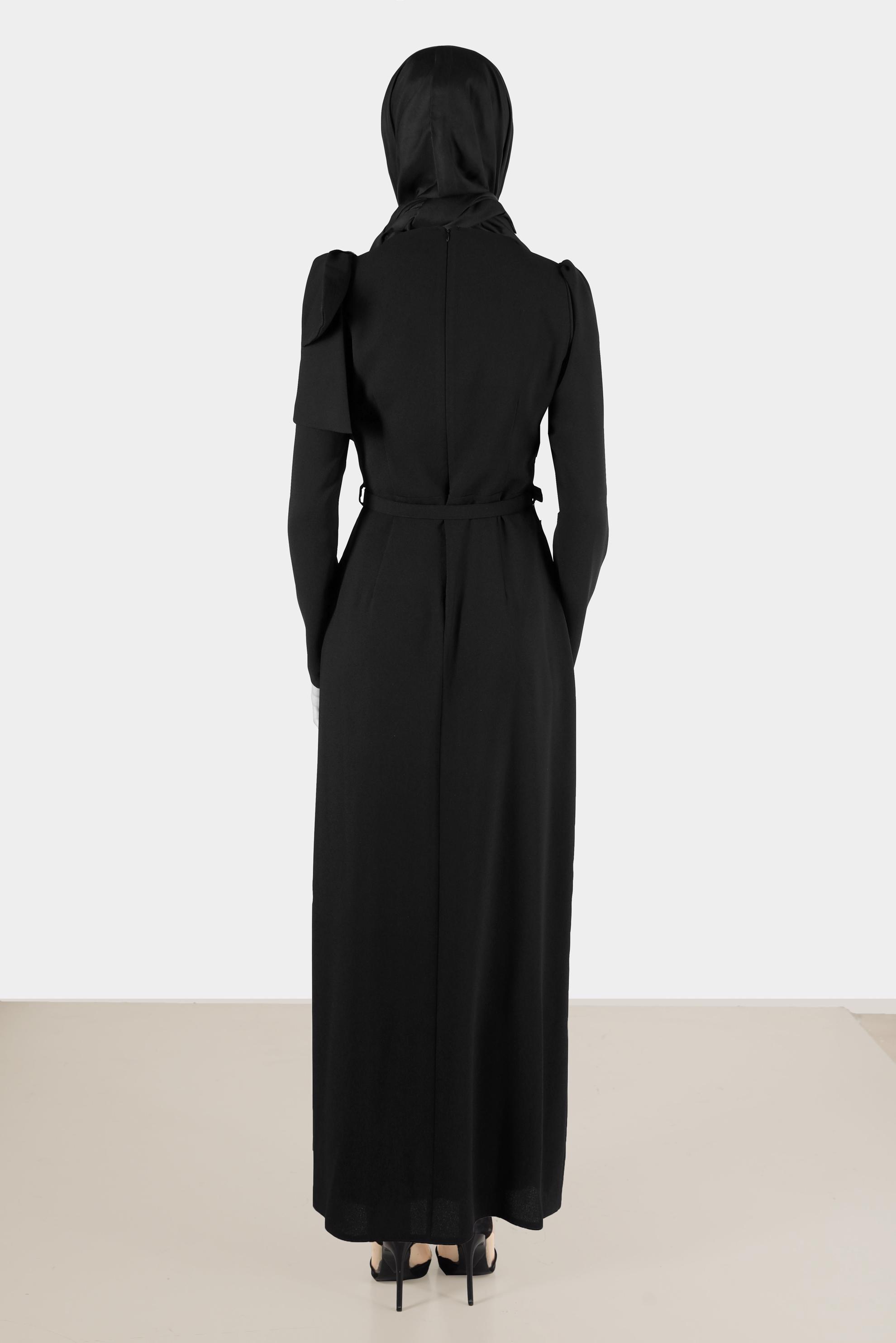 Tesettür giyim SİYAH KURDELE DETAYLI KEMERLİ KREP ELBİSE 42624 