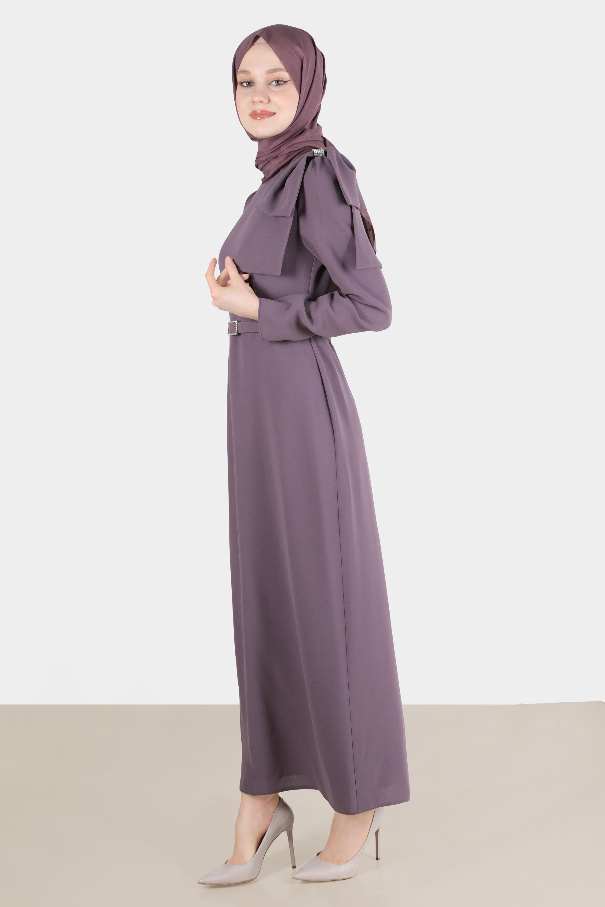 Tesettür giyim MOR KURDELE DETAYLI KEMERLİ KREP ELBİSE 42624 