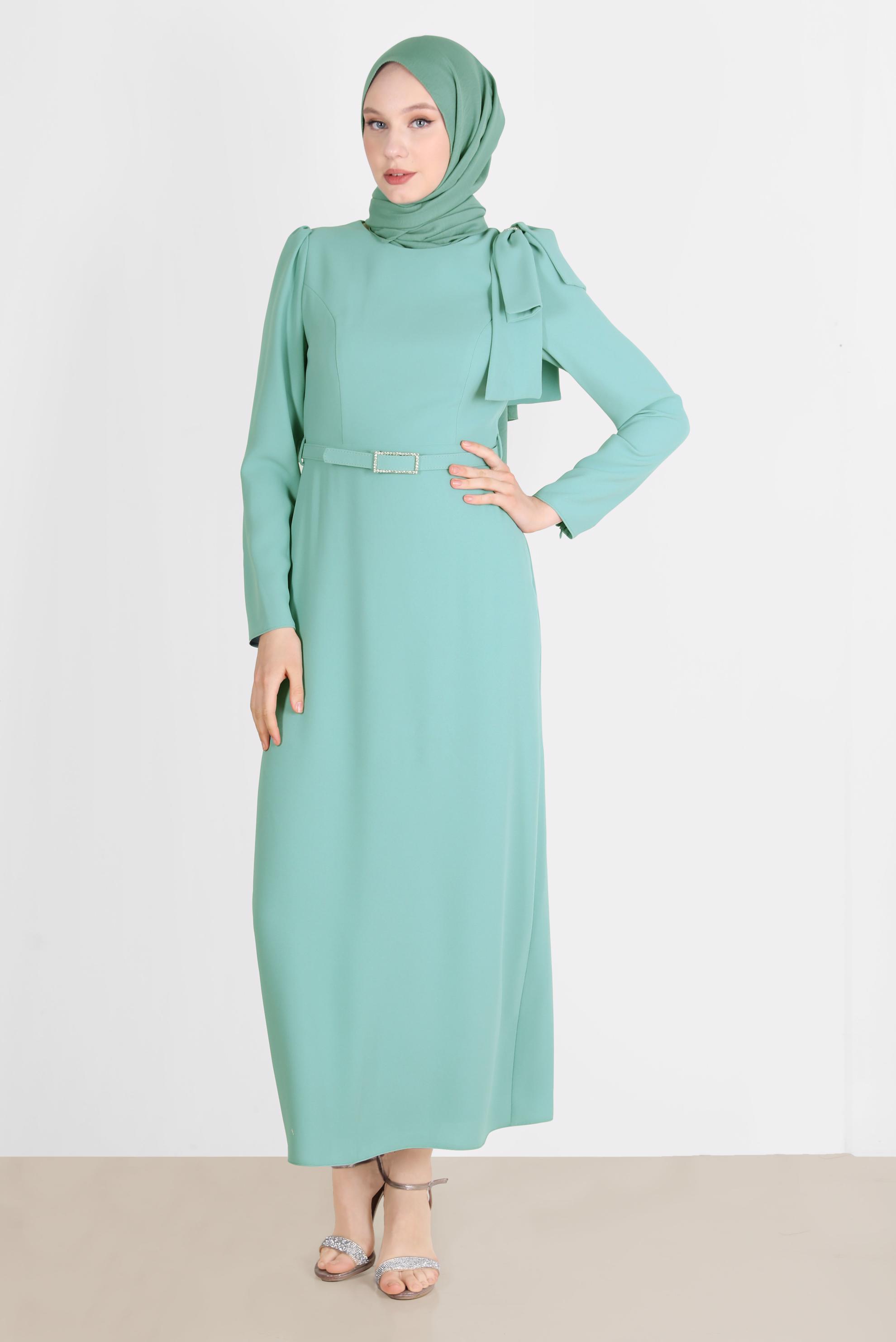 Tesettür giyim YEŞİL KURDELE DETAYLI KEMERLİ KREP ELBİSE 42624 
