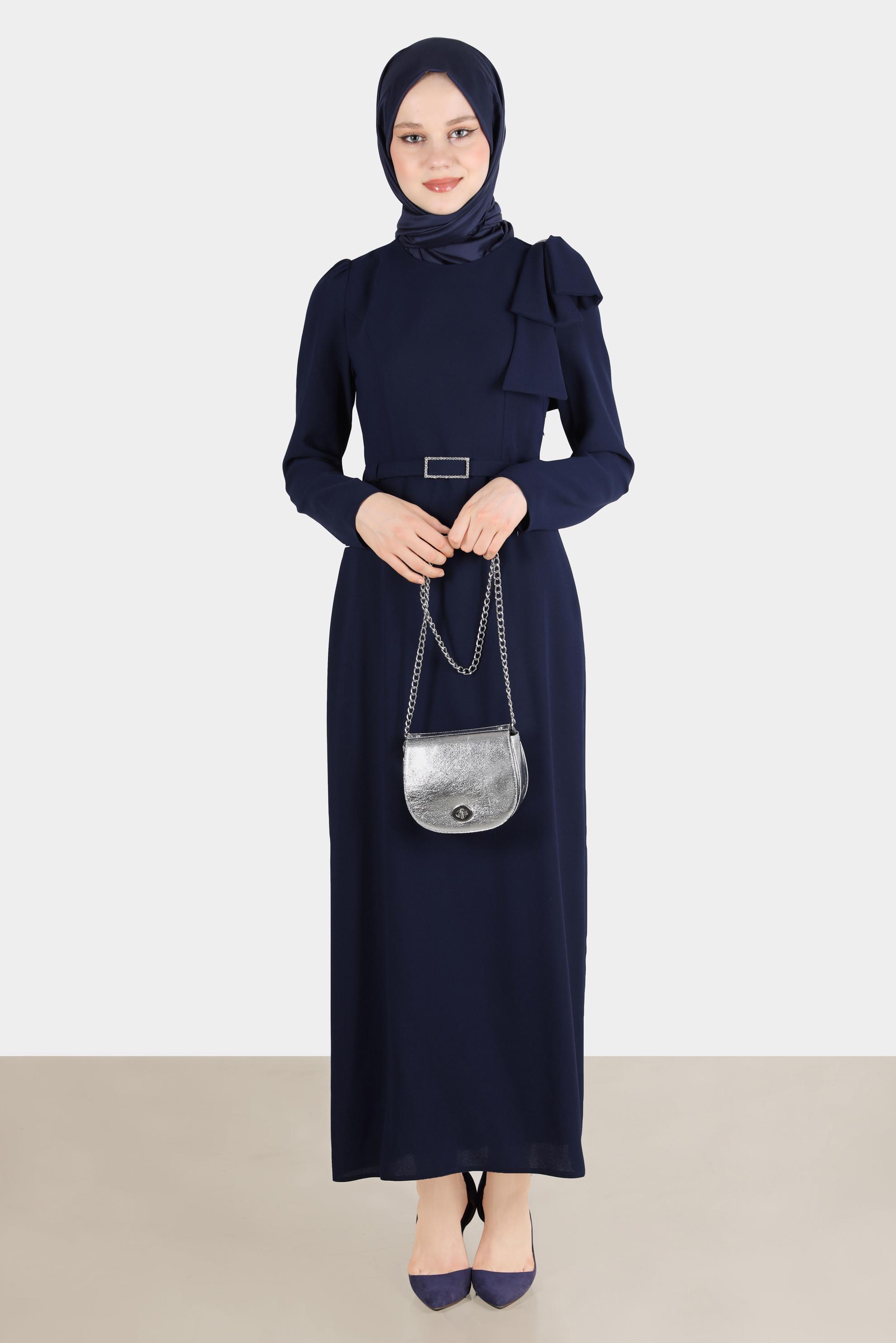 Tesettür giyim LACİVERT KURDELE DETAYLI KEMERLİ KREP ELBİSE 42624 