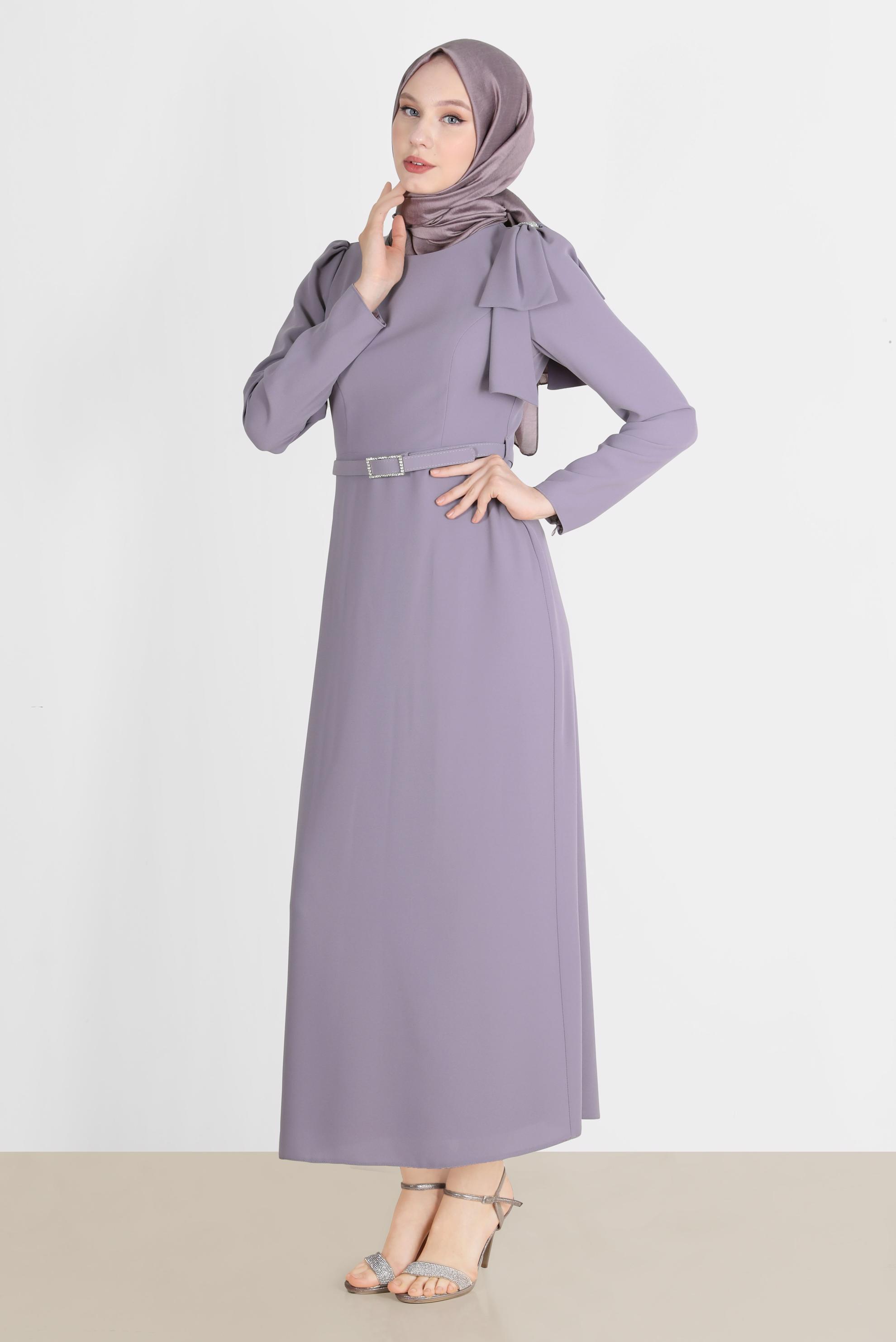 Tesettür giyim MOR KURDELE DETAYLI KEMERLİ KREP ELBİSE 42624 