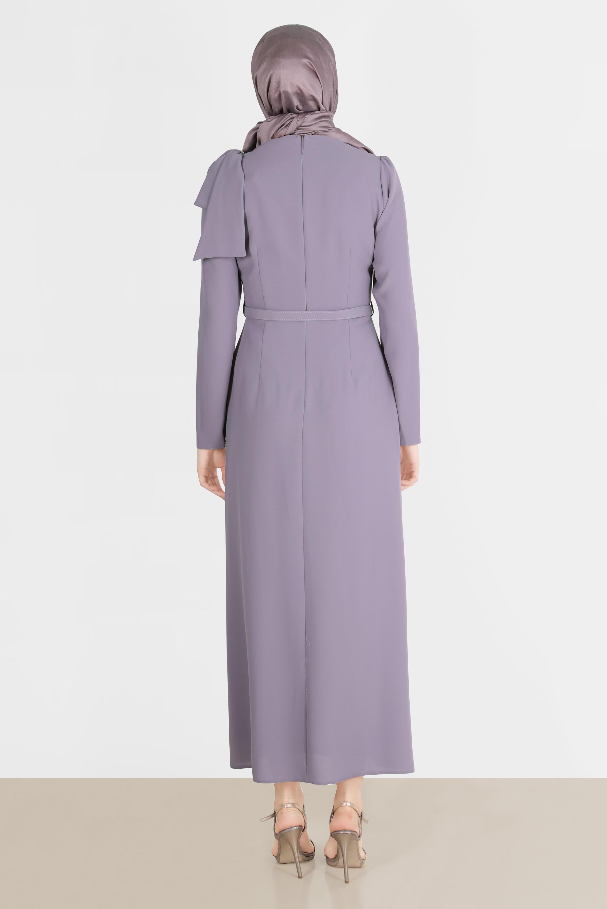 Tesettür giyim MOR KURDELE DETAYLI KEMERLİ KREP ELBİSE 42624 