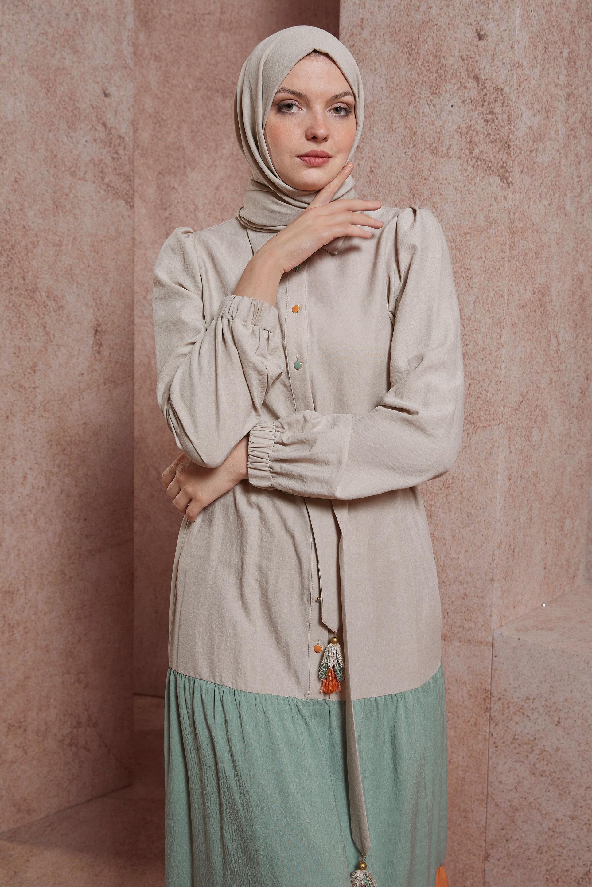 Tesettür giyim MAVİ ÇOK RENKLİ BELDEN BAĞLAMALI ELBİSE 42625 