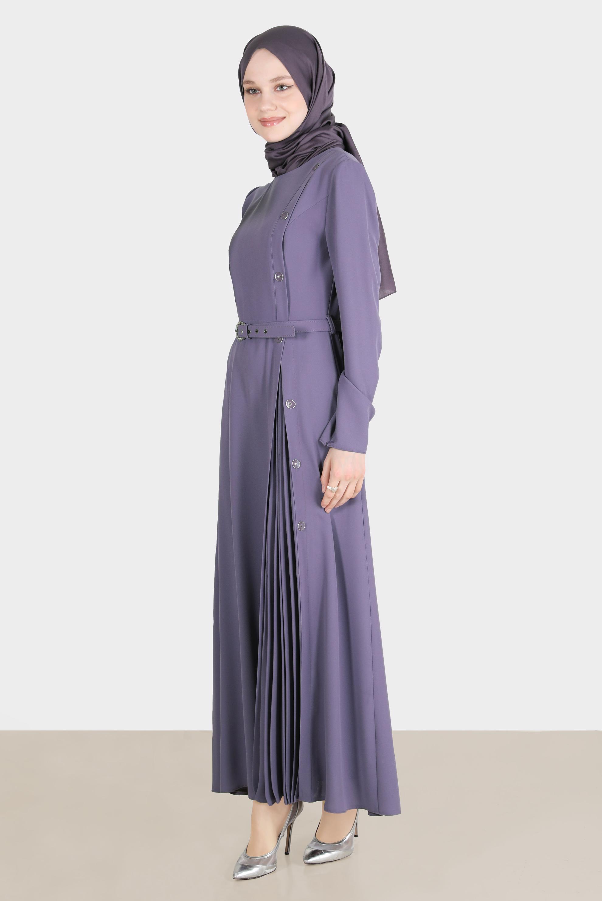 Tesettür giyim MOR PİLE DETAYLI DÜĞMELİ KEMERLİ KREP ELBİSE 42627 