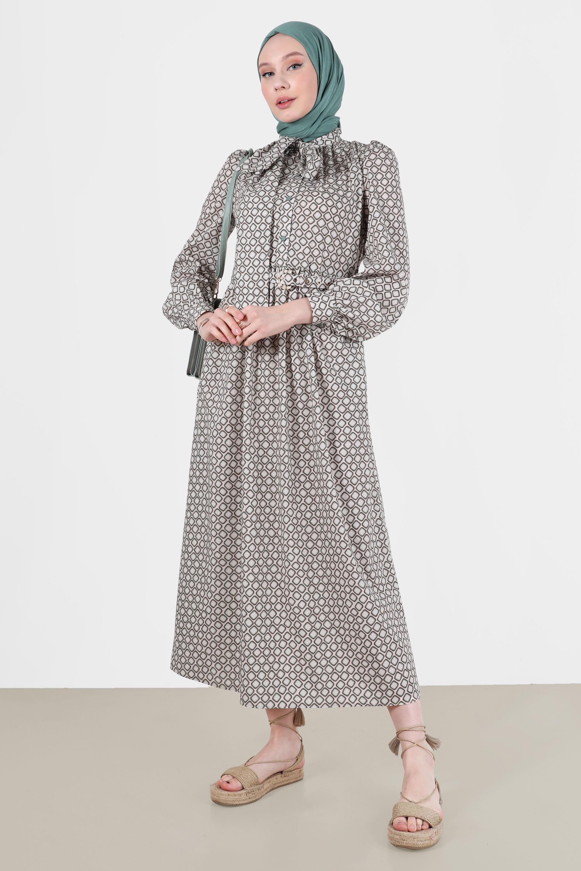 Tesettür giyim HAKİ YAKASI BAĞLAMALI DESENLİ ELBİSE 42631 