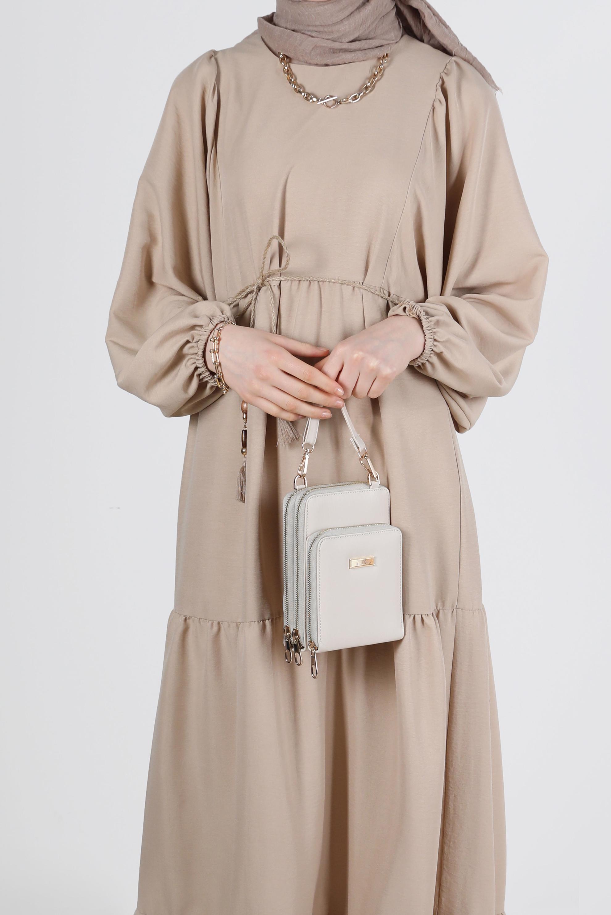 Tesettür giyim BEJ MANŞETLERİ LASTİKLİ ELBİSE 42632 