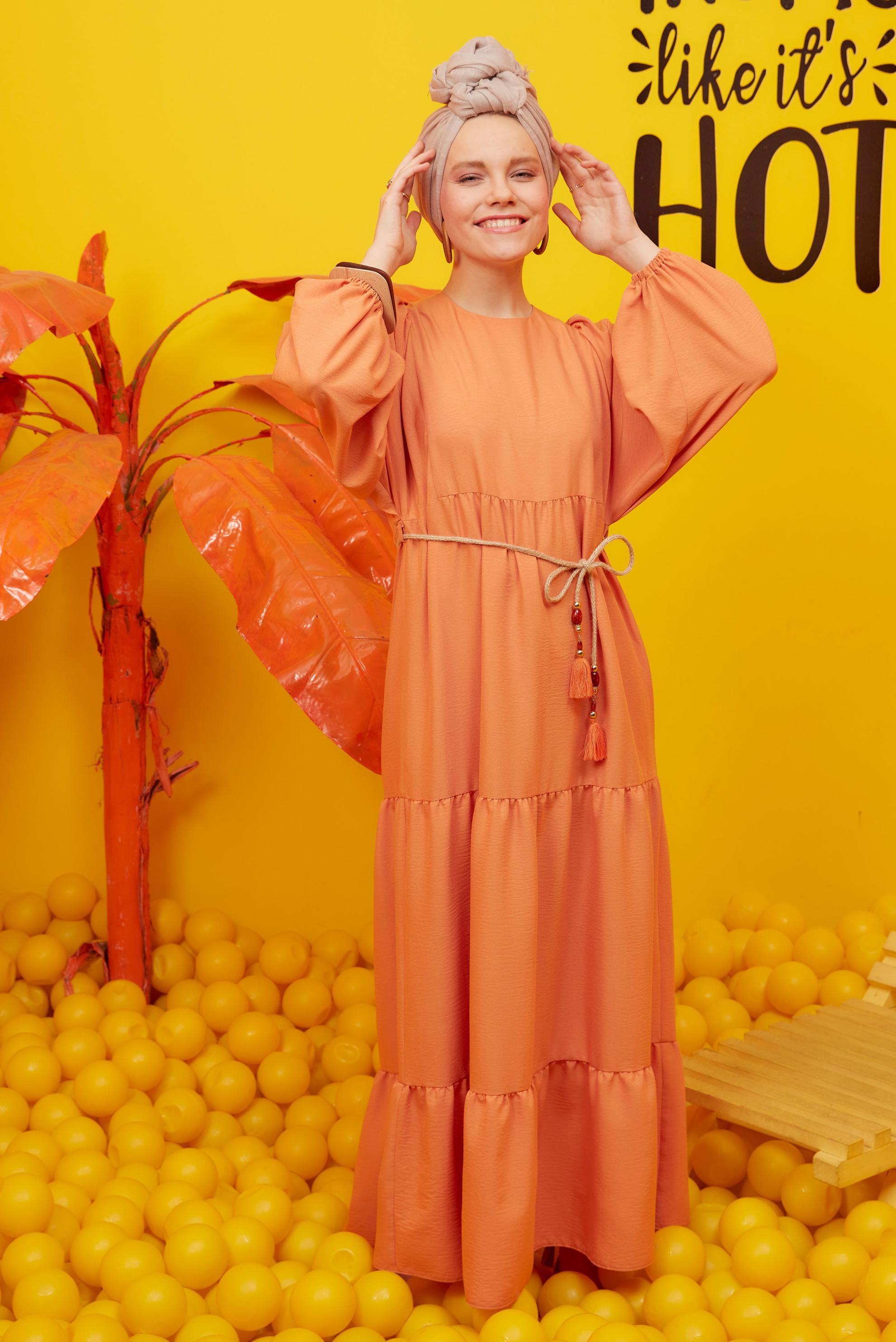 Tesettür giyim TURUNCU MANŞETLERİ LASTİKLİ ELBİSE 42632 