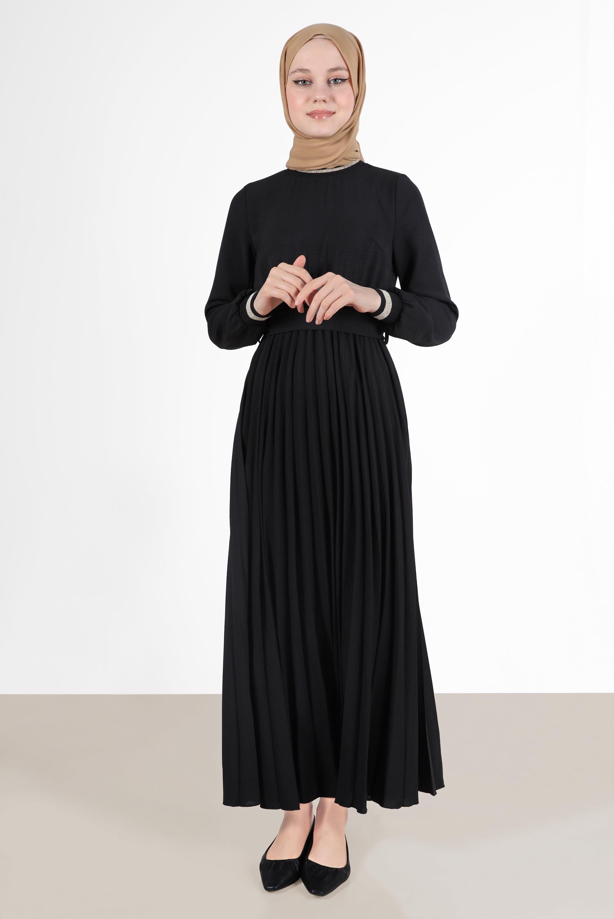 Tesettür giyim SİYAH ETEĞİ PİLELİ KUŞAKLI ELBİSE 42647 