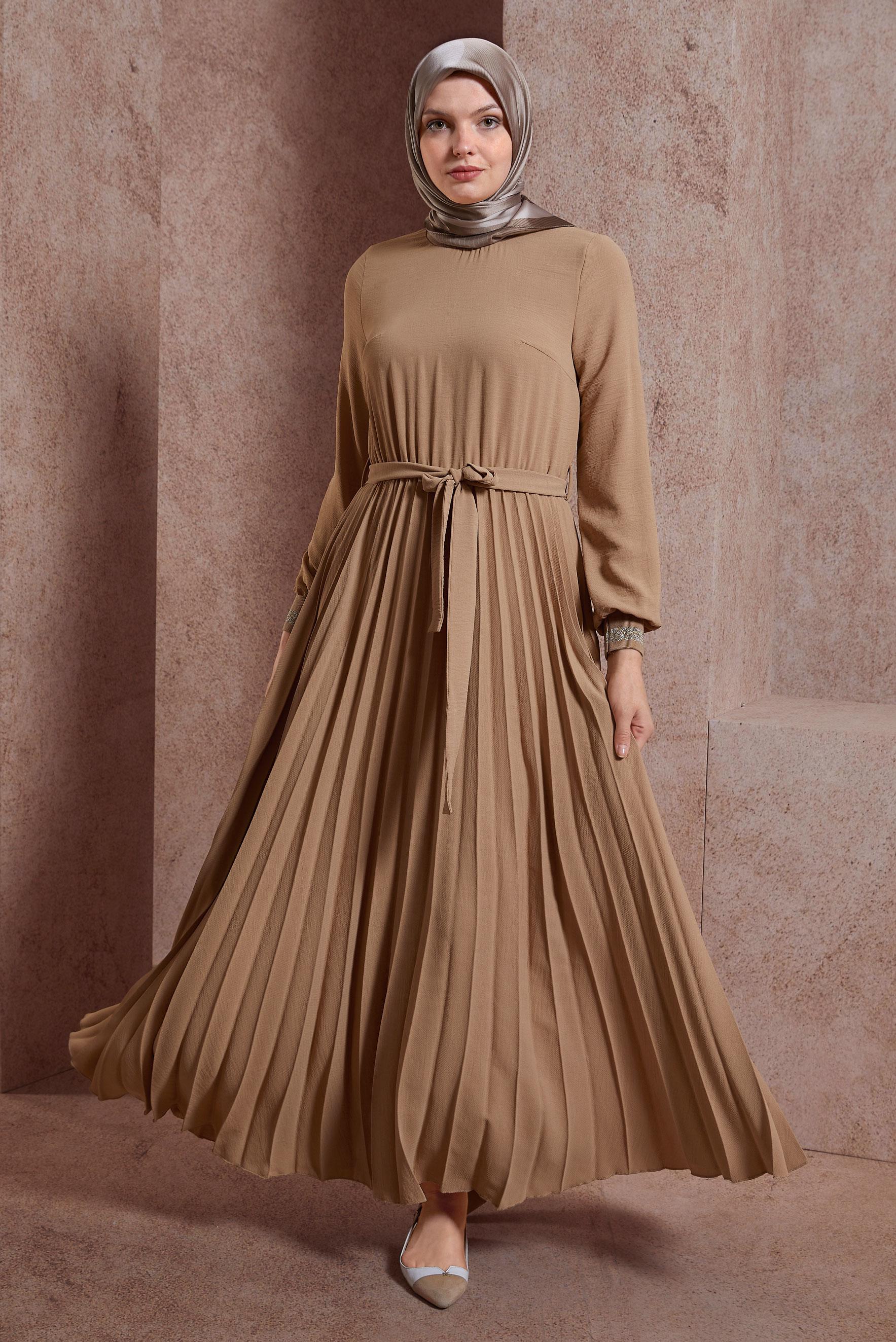 Tesettür giyim KAHVE ETEĞİ PİLELİ KUŞAKLI ELBİSE 42647 