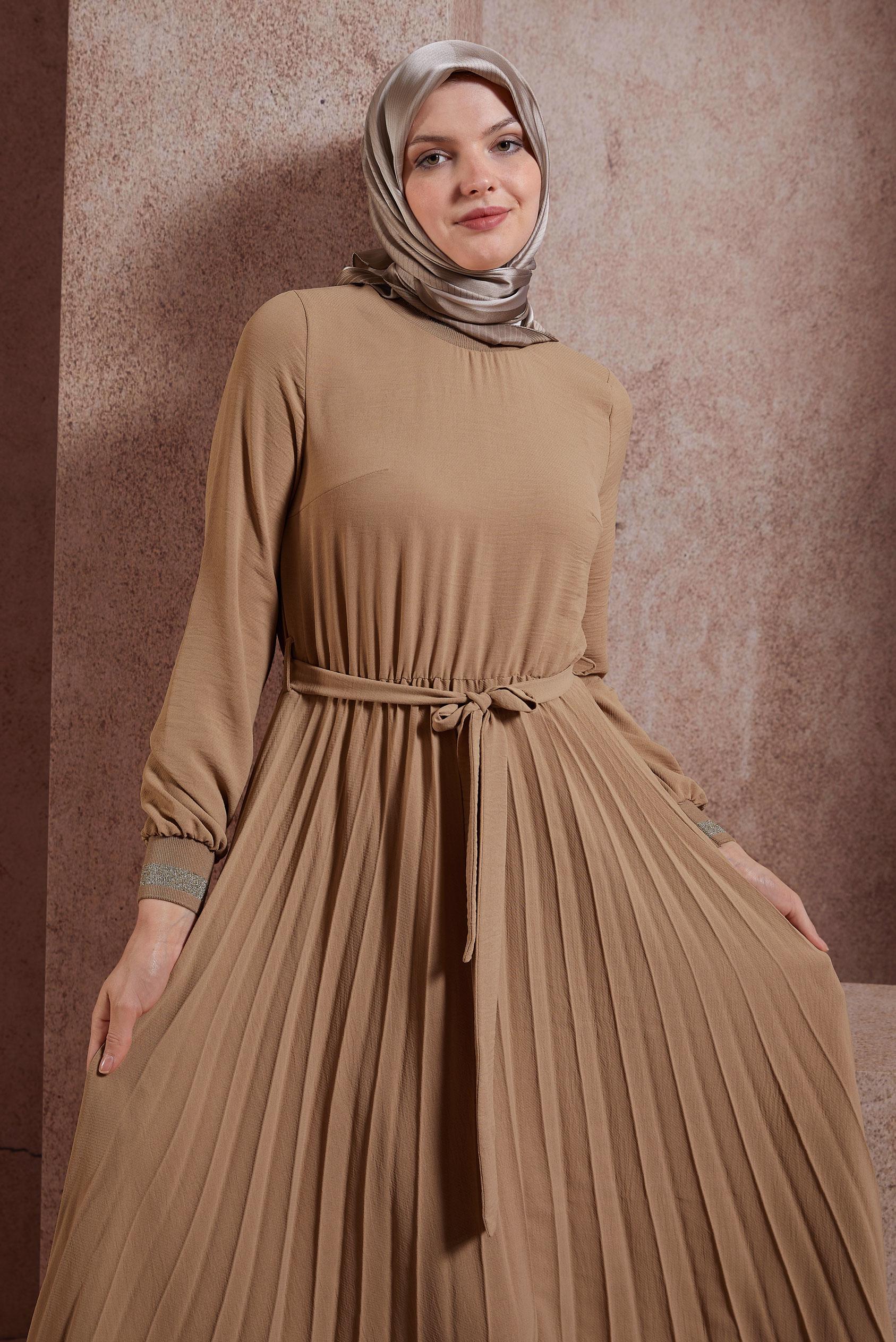 Tesettür giyim KAHVE ETEĞİ PİLELİ KUŞAKLI ELBİSE 42647 