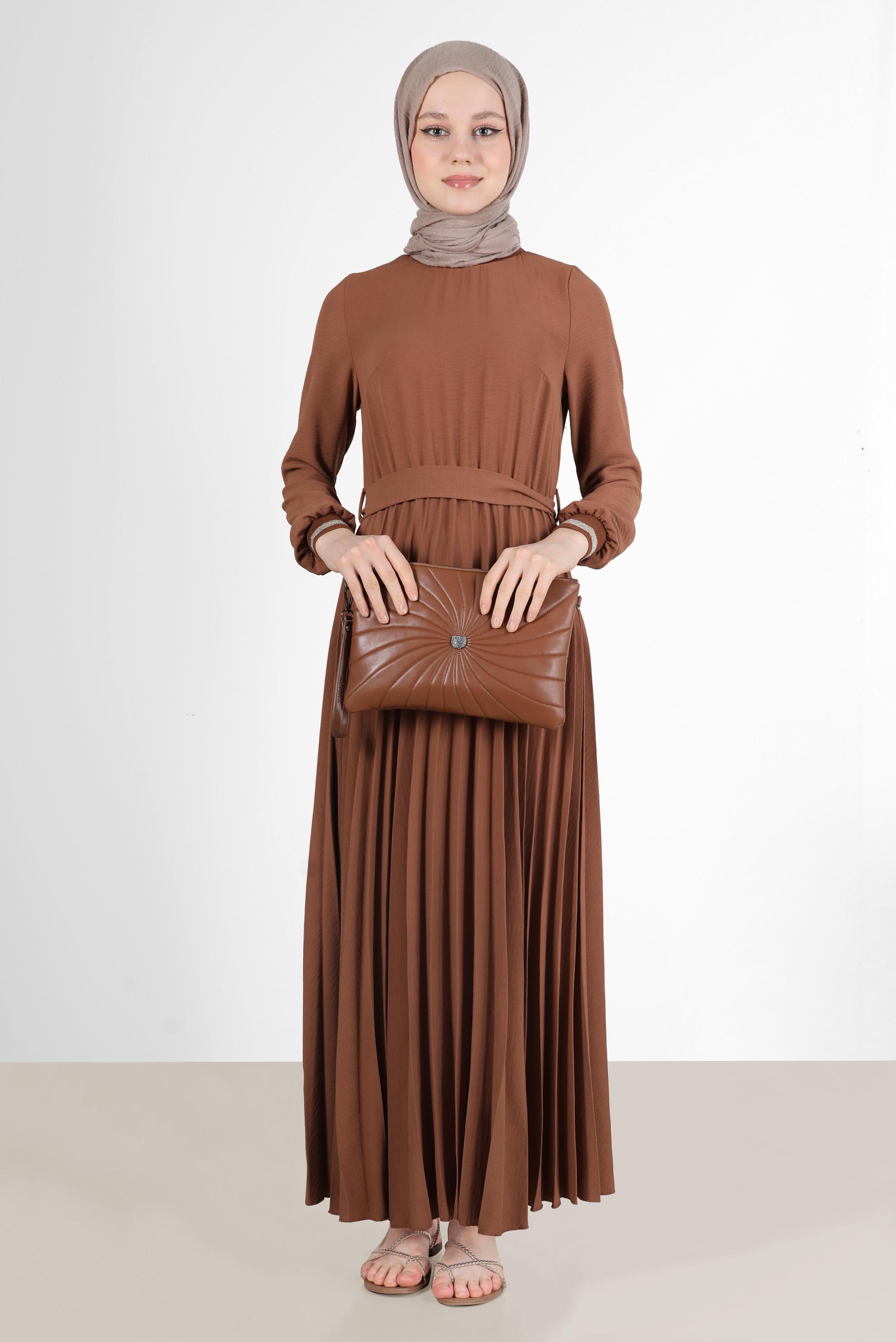 Tesettür giyim KAHVE ETEĞİ PİLELİ KUŞAKLI ELBİSE 42647 