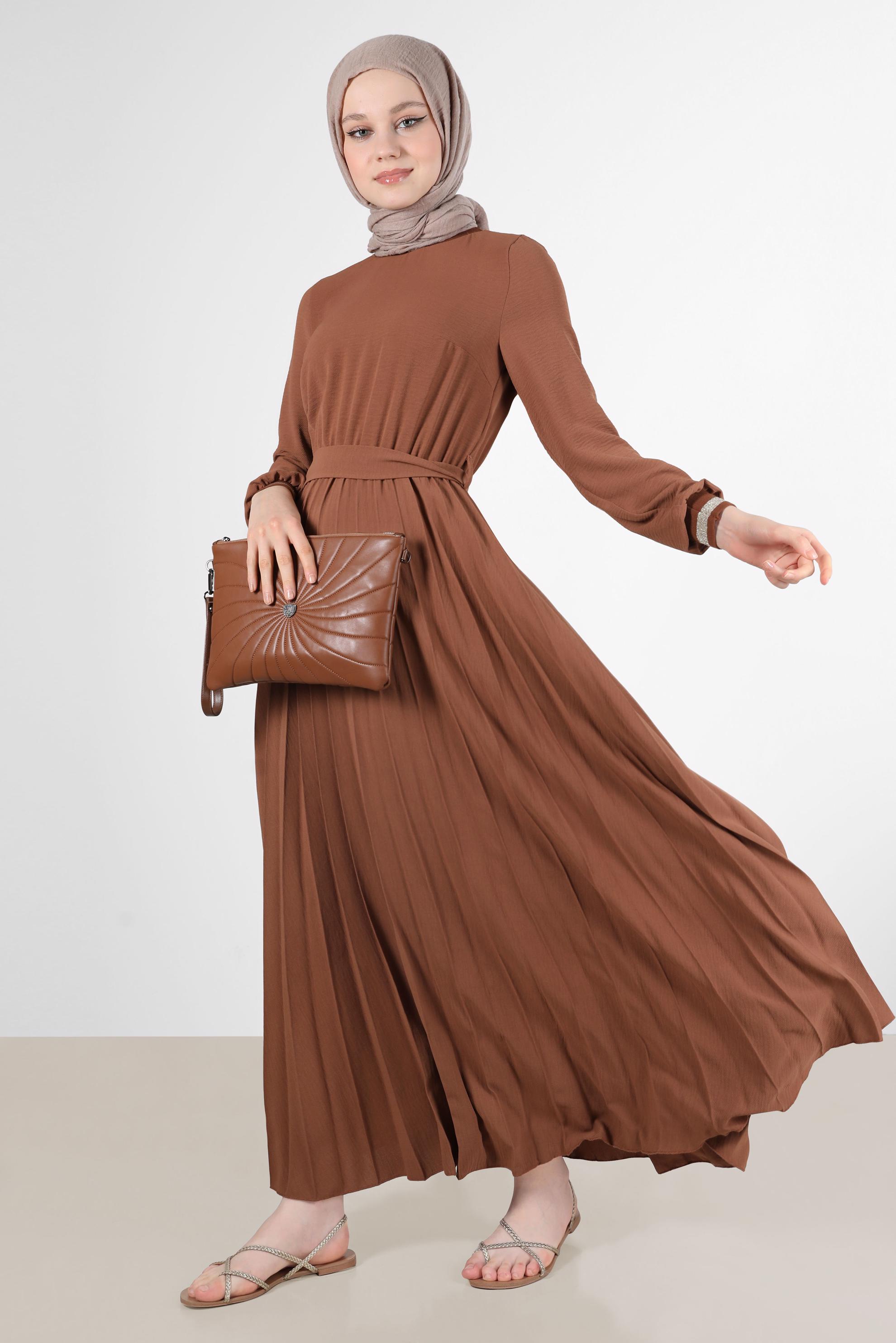 Tesettür giyim KAHVE ETEĞİ PİLELİ KUŞAKLI ELBİSE 42647 