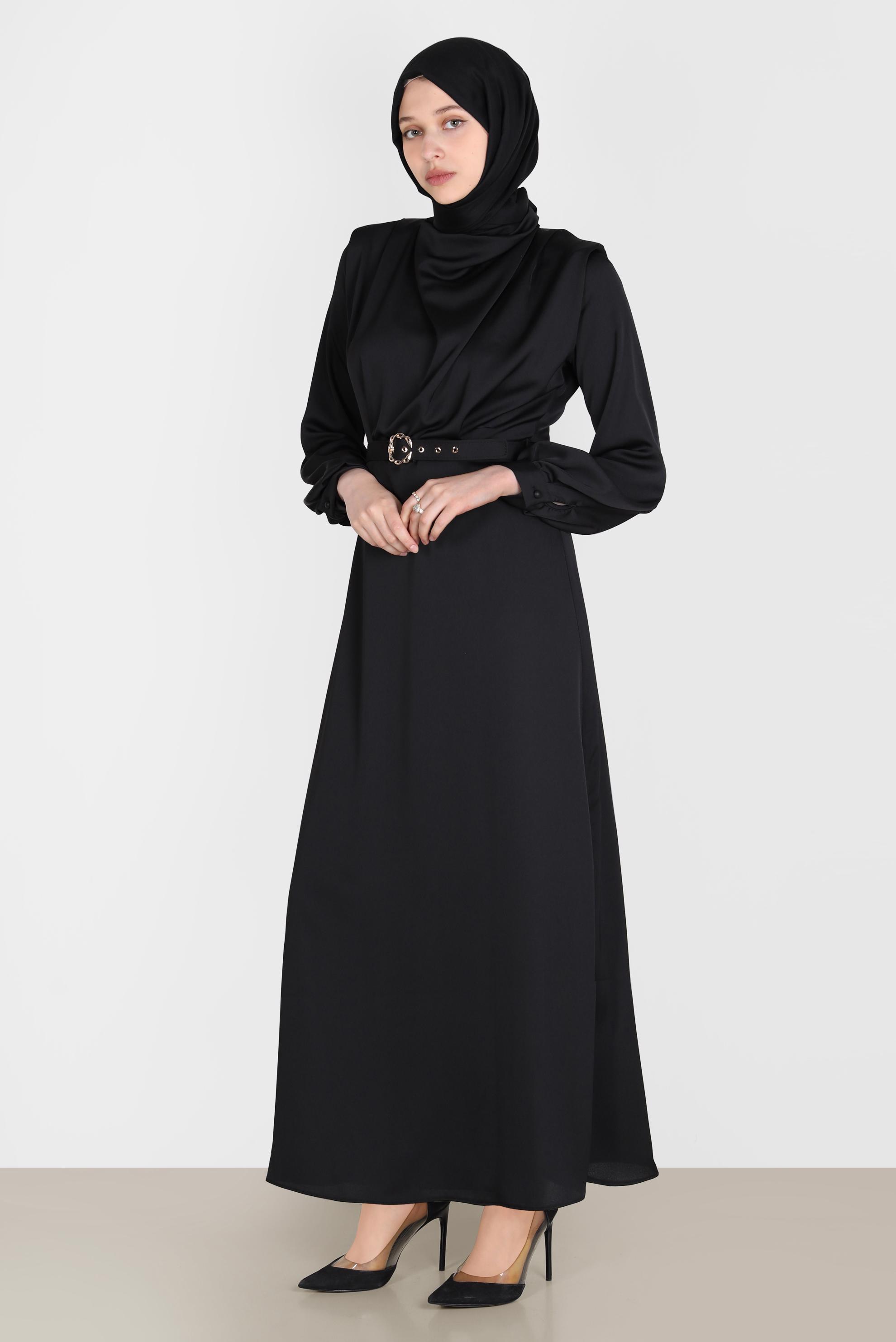 Tesettür giyim SİYAH DÖKÜMLÜ YAKA KEMERLİ SATEN ELBİSE 42648