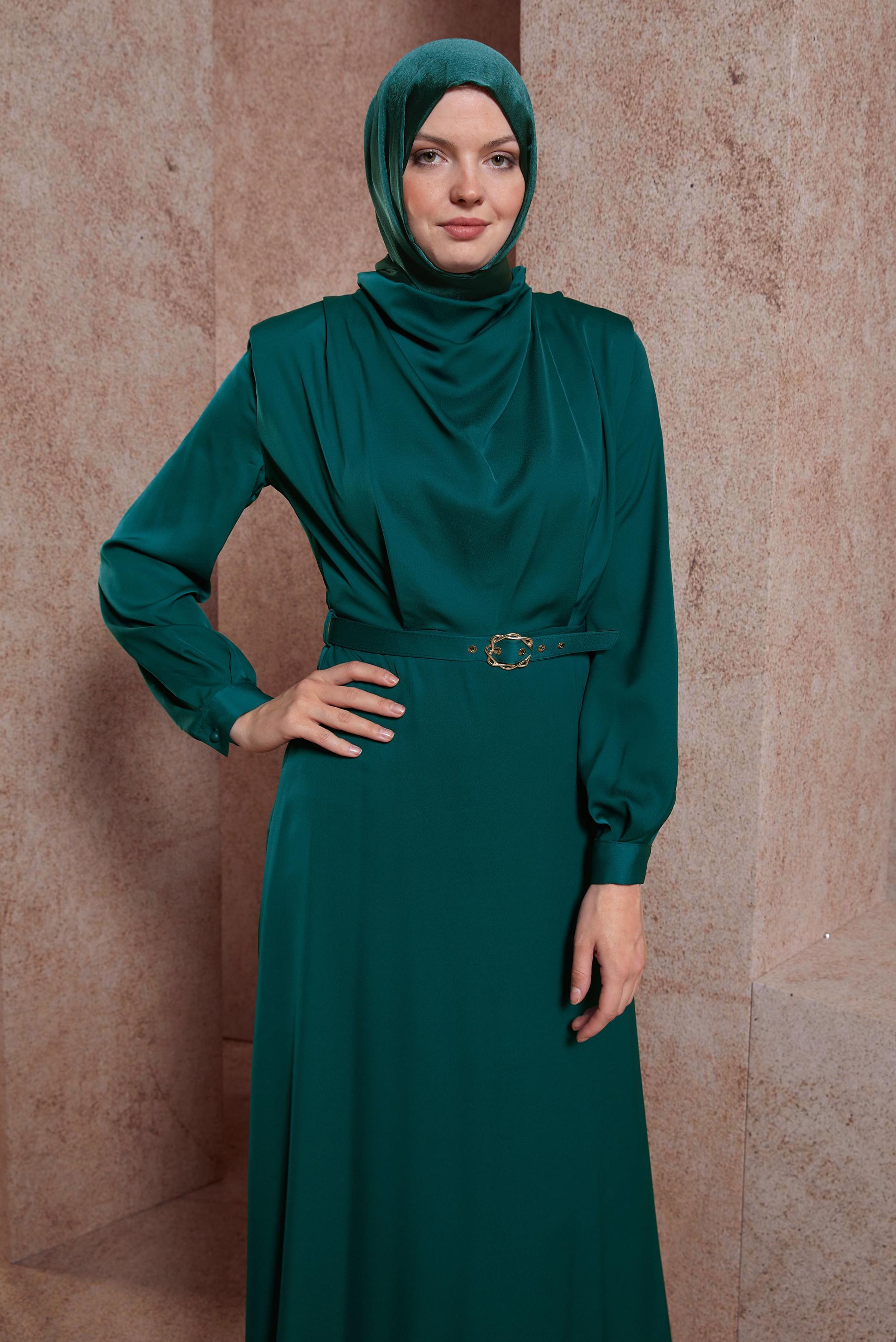 Tesettür giyim YEŞİL DÖKÜMLÜ YAKA KEMERLİ SATEN ELBİSE 42648