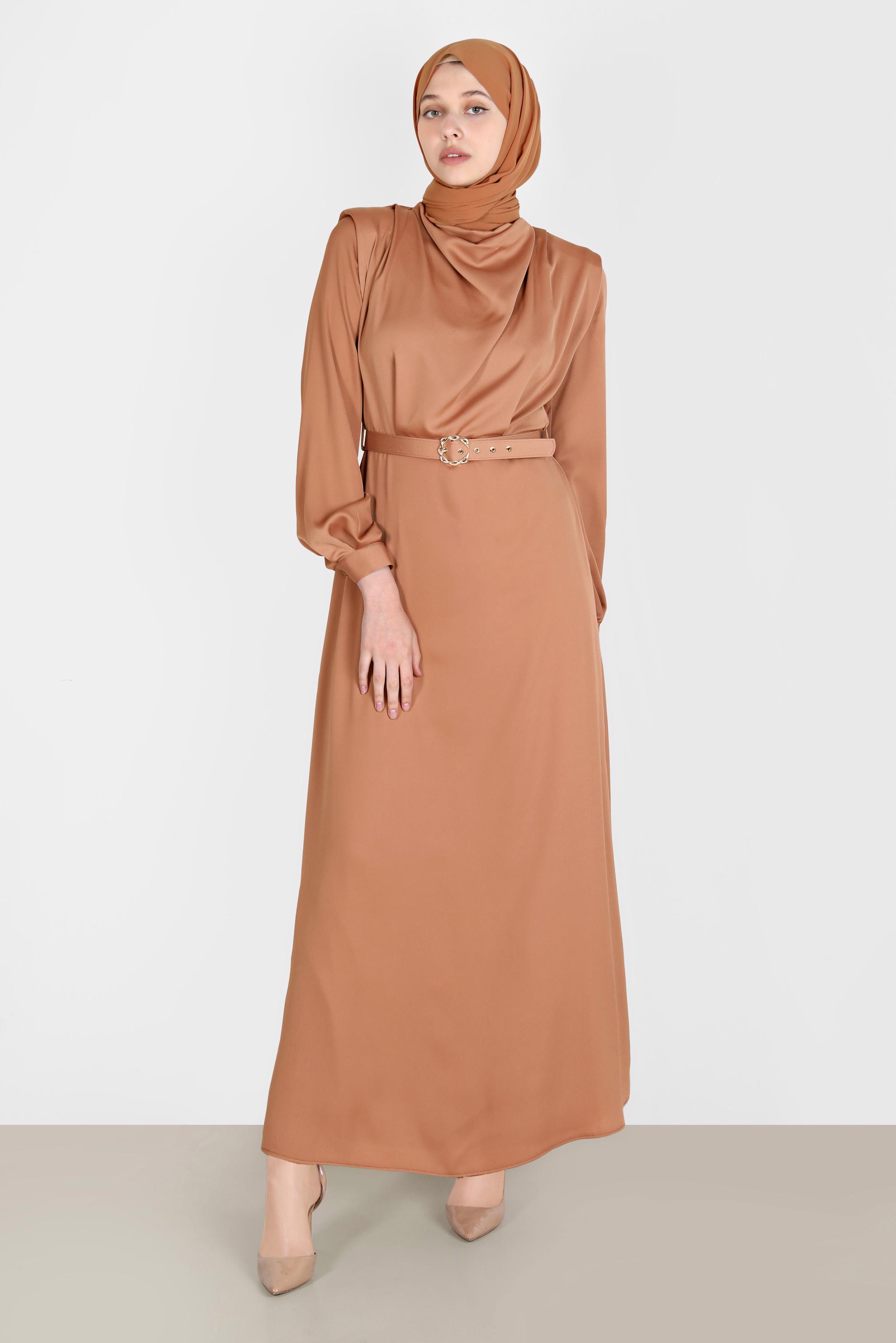 Tesettür giyim KAHVE DÖKÜMLÜ YAKA KEMERLİ SATEN ELBİSE 42648