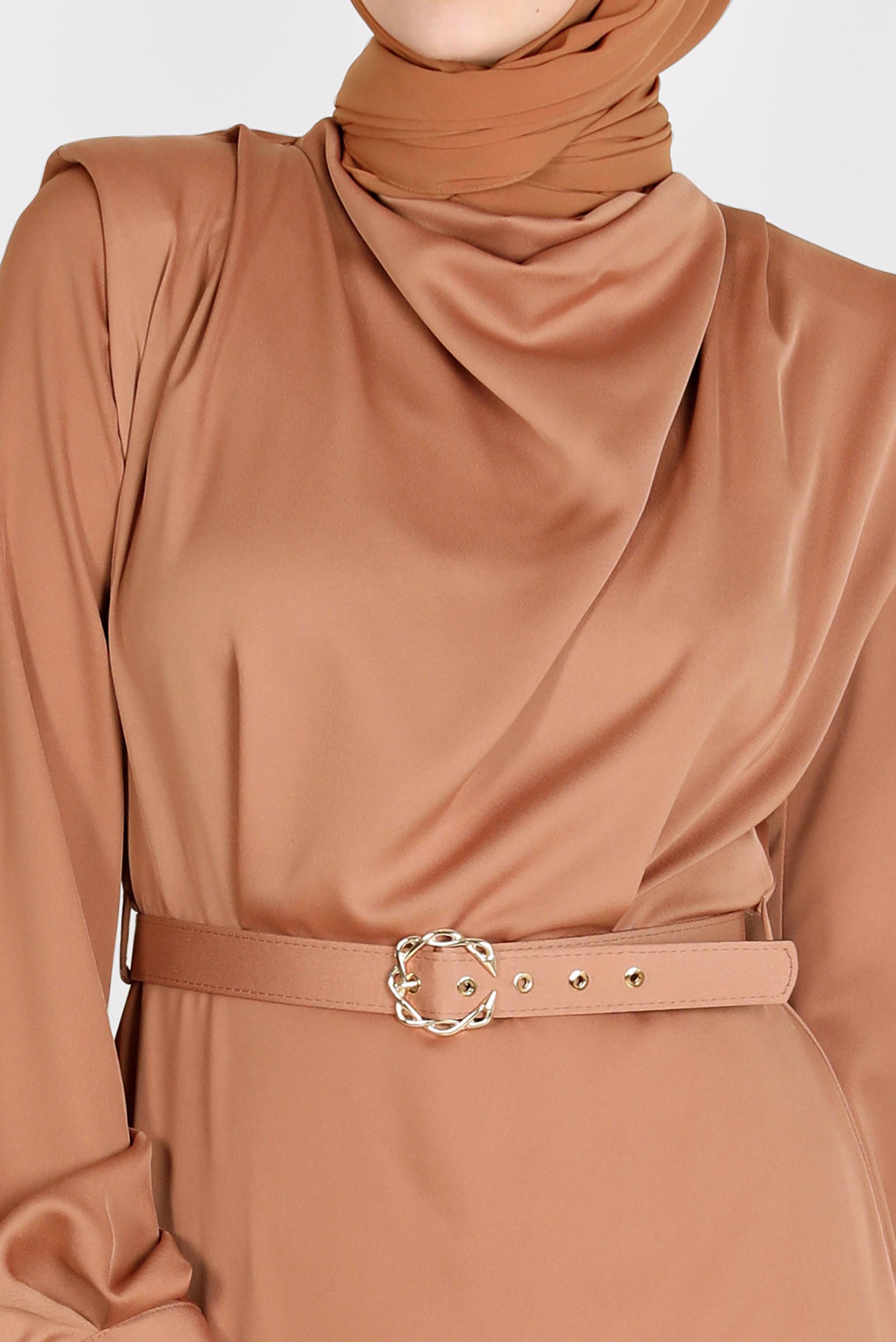 Tesettür giyim KAHVE DÖKÜMLÜ YAKA KEMERLİ SATEN ELBİSE 42648