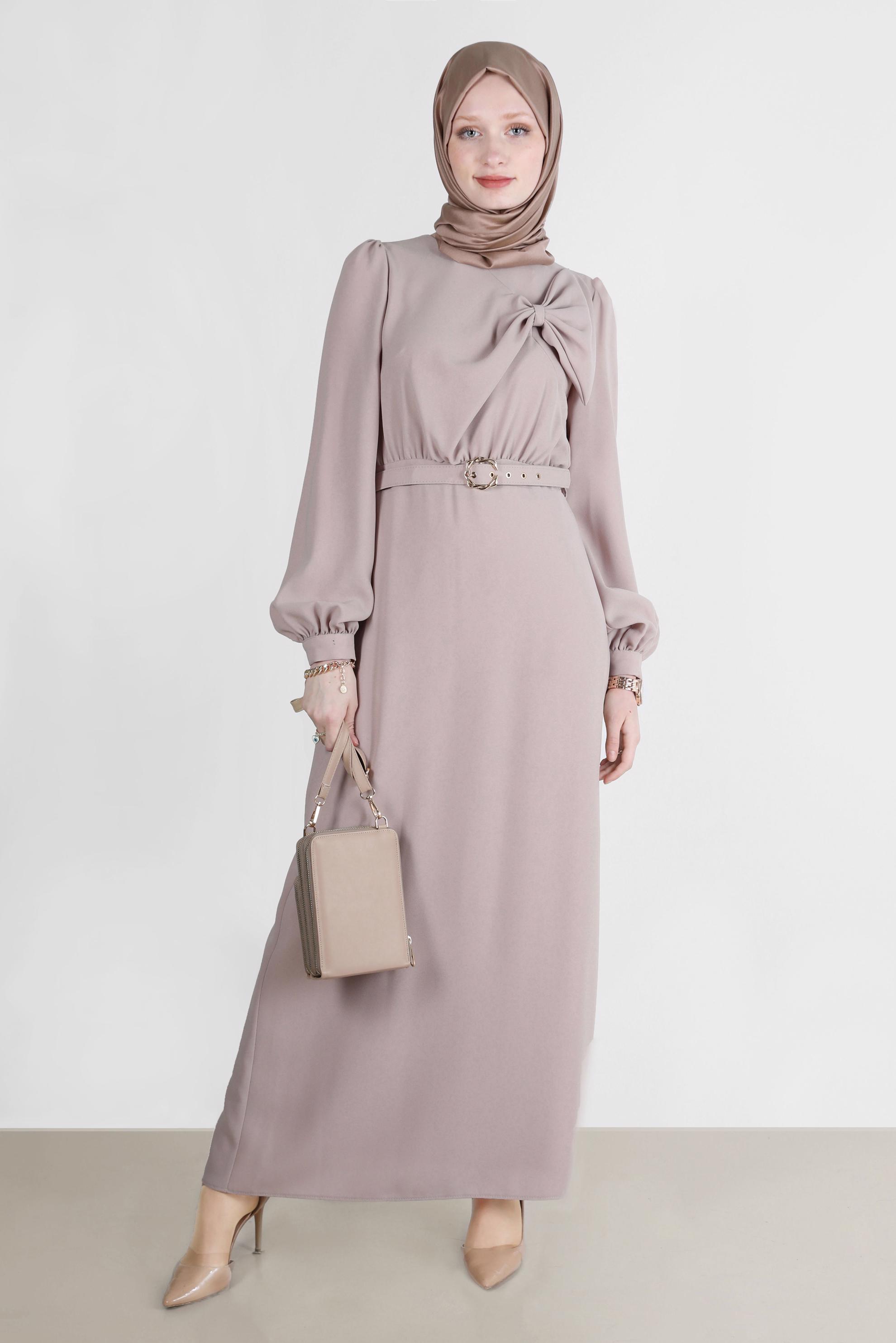 Tesettür giyim BEJ FİYONK DETAYLI KEMERLİ ELBİSE 42649 