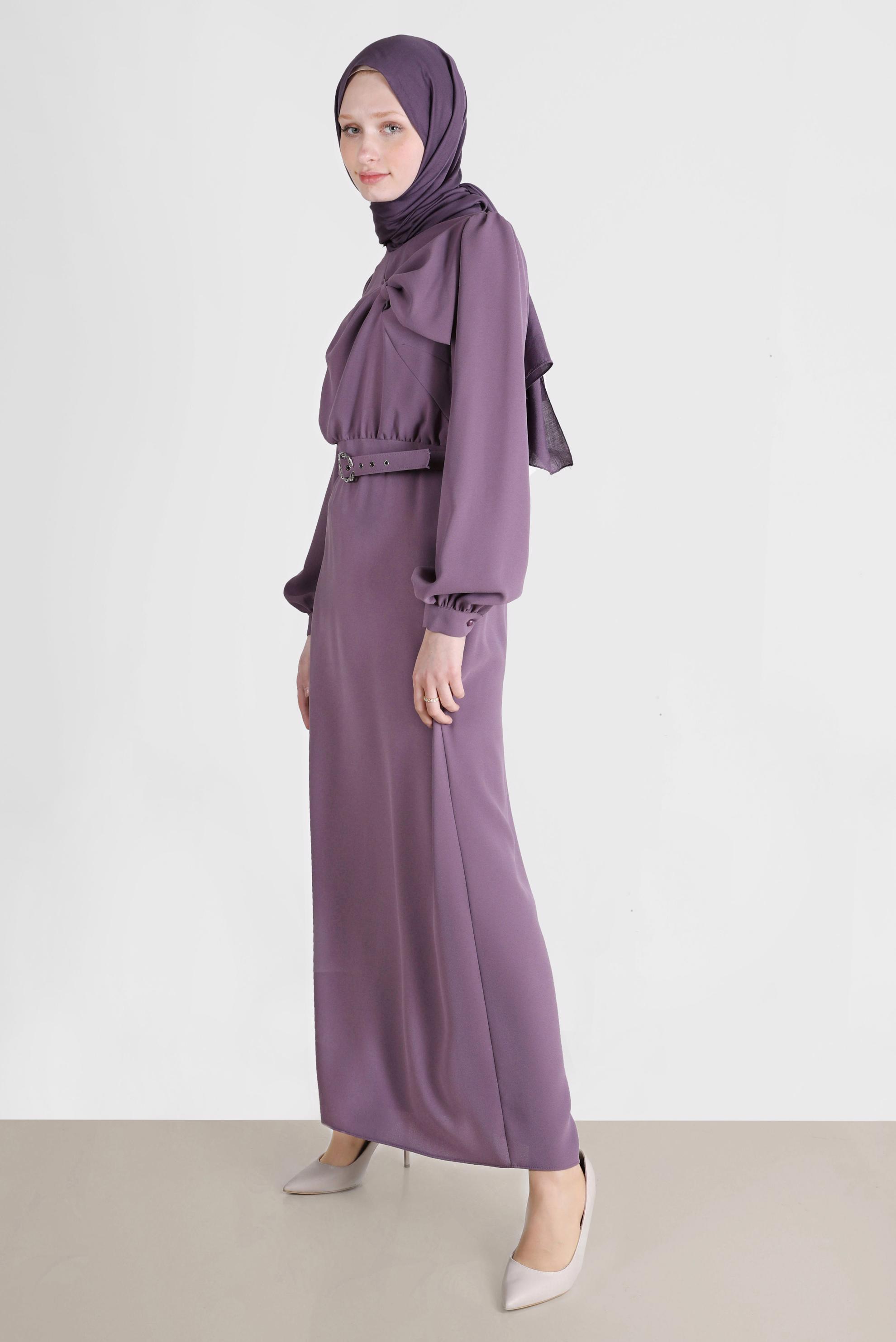 Tesettür giyim MOR FİYONK DETAYLI KEMERLİ ELBİSE 42649 