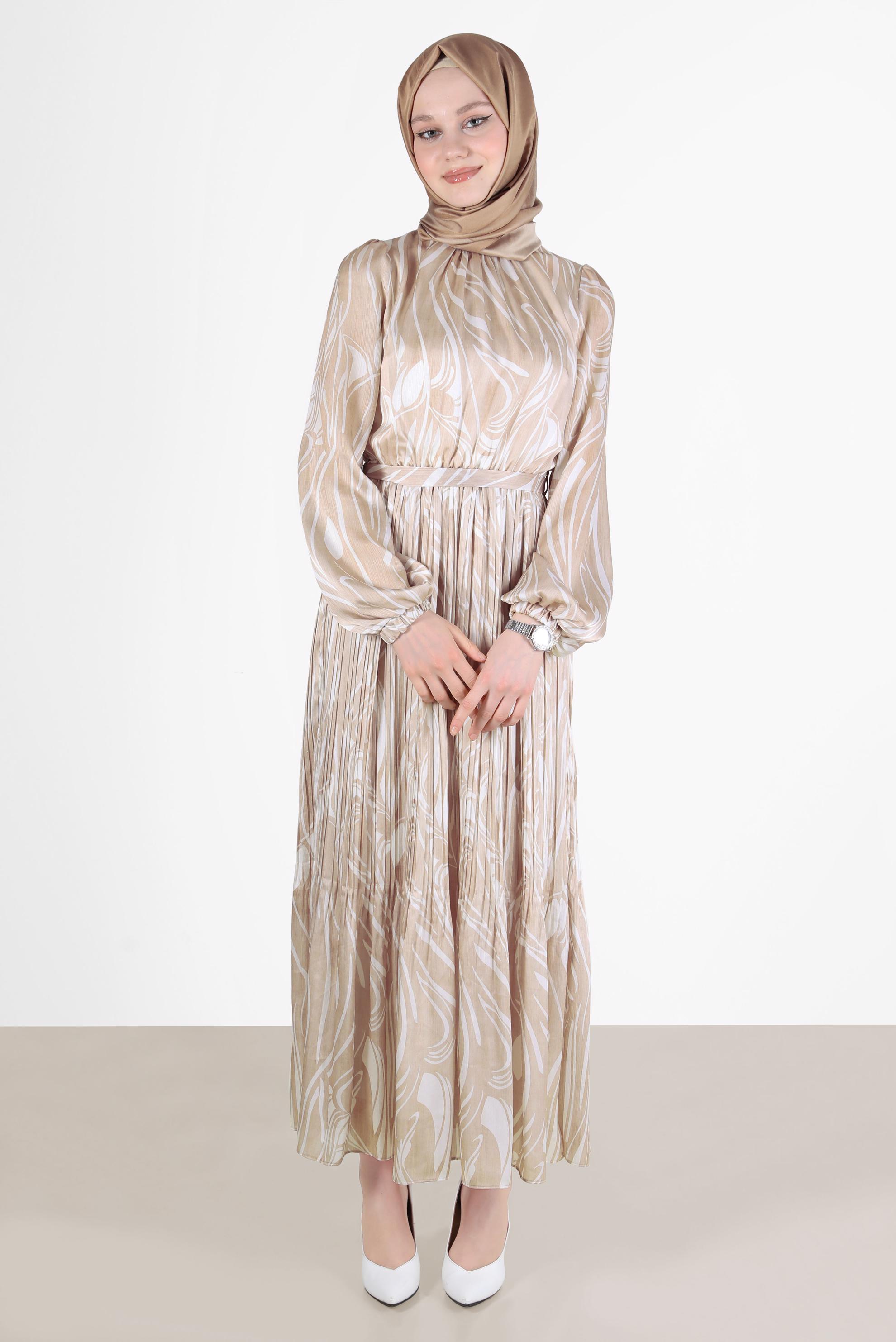 Tesettür giyim BEJ ETEĞİ PİLE DETAYLI DESENLİ SATEN ELBİSE 42670 
