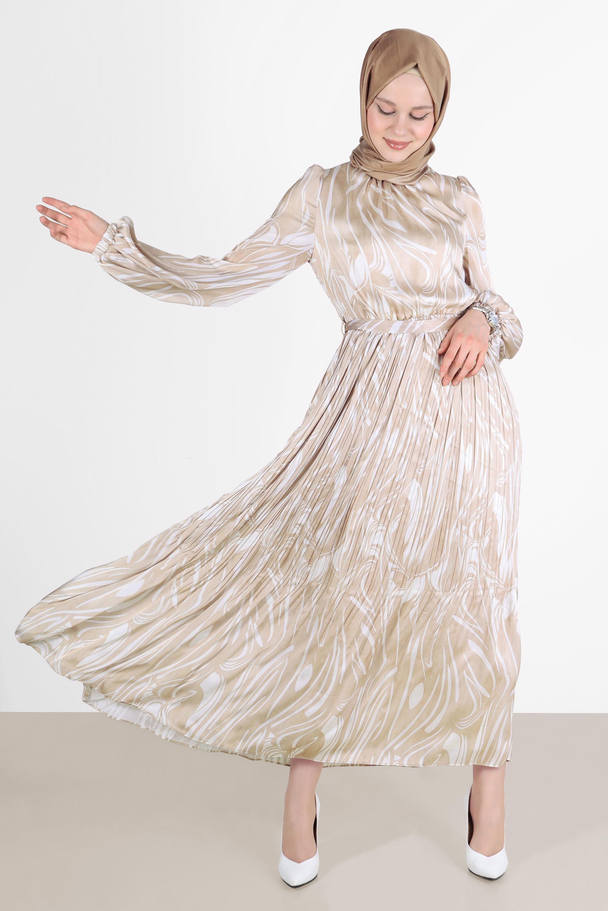 Tesettür giyim BEJ ETEĞİ PİLE DETAYLI DESENLİ SATEN ELBİSE 42670 